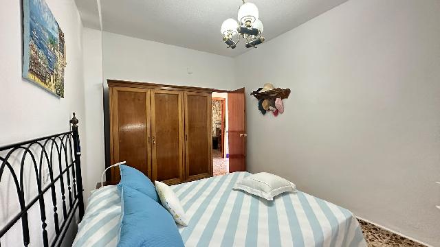 Imagen 9 Inmueble 305051 - Casa Aislada en venta en Escalona / Casa de ladrillo de una planta con 4 habitaciones