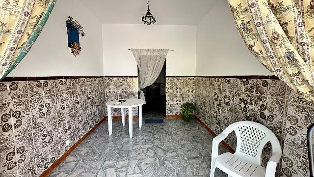 Imagen 3 Inmueble 305051 - Casa Aislada en venta en Escalona / Casa de ladrillo de una planta con 4 habitaciones