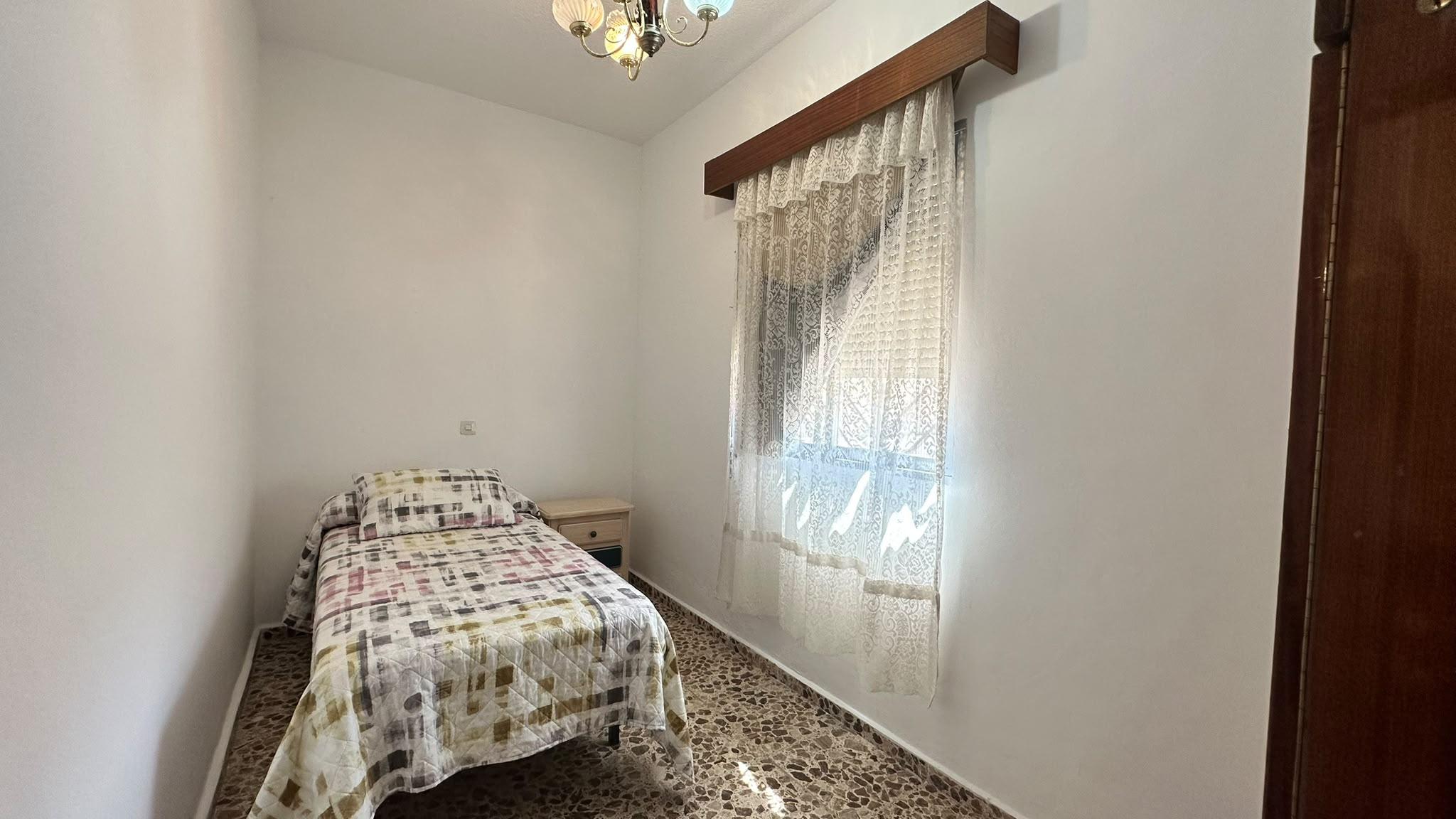 Imagen 7 Casa Aislada en venta en Escalona / Casa de ladrillo de una planta con 4 habitaciones