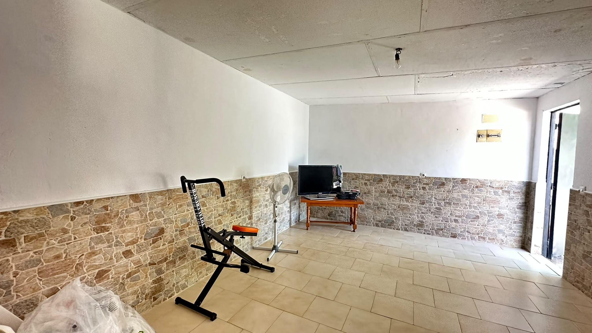 Imagen 26 Casa Aislada en venta en Escalona / Casa de ladrillo de una planta con 4 habitaciones