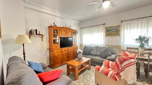 Imagen 15 Inmueble 305051 - Casa Aislada en venta en Escalona / Casa de ladrillo de una planta con 4 habitaciones