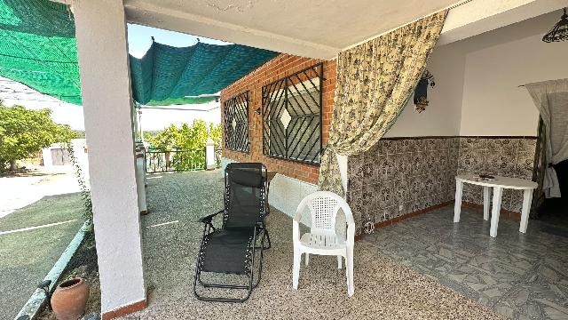 Imagen 2 Inmueble 305051 - Casa Aislada en venta en Escalona / Casa de ladrillo de una planta con 4 habitaciones