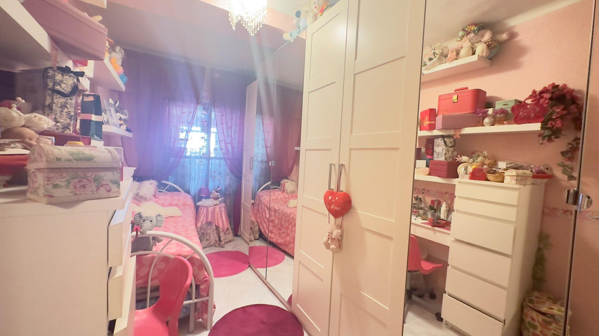 Imagen 4 Apartamento en venta en Madrid / Casa de 94,50 metro en zona estrecho con 4 habitaciones