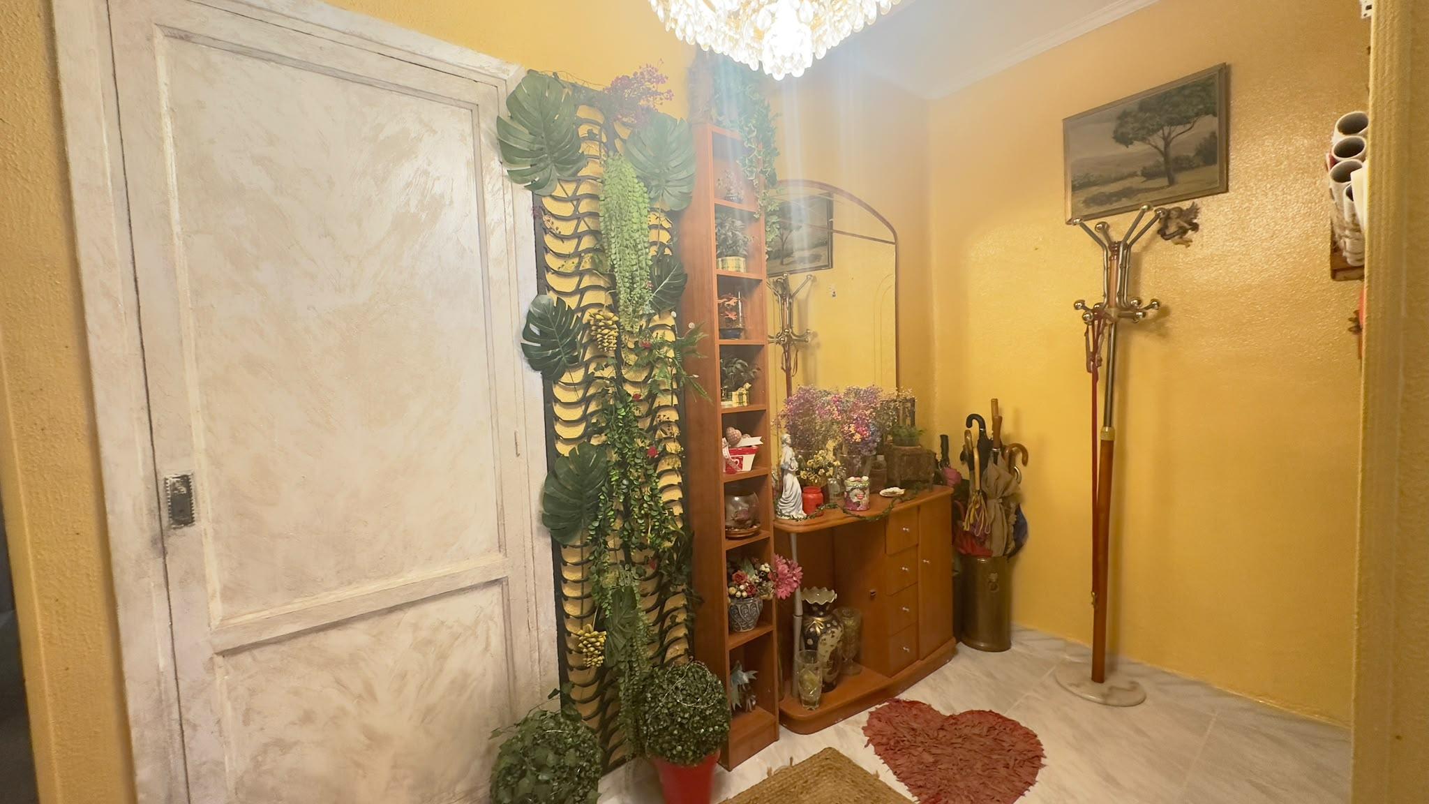 Imagen 2 Apartamento en venta en Madrid / Casa de 94,50 metro en zona estrecho con 4 habitaciones
