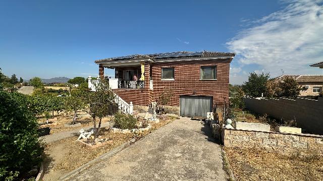 Imagen 1 Inmueble 306121 - Casa Aislada en venta en Escalona / Casa independiente de 2 plantas de 175 m2 