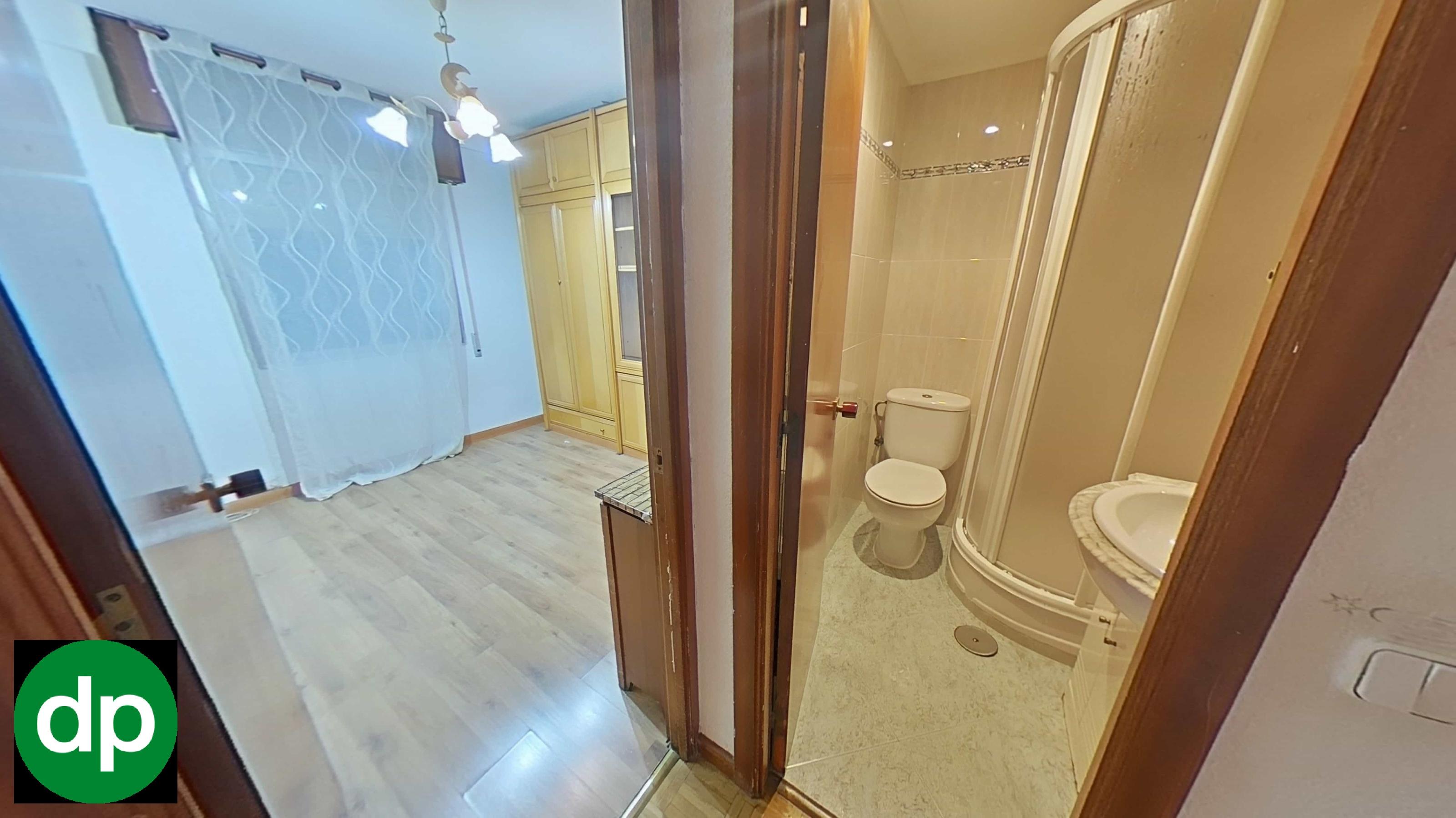Imagen 9 Apartamento en venta en Alcorcón / Piso en 8 planta con terraza ,3 habitaciones ,ascensor.