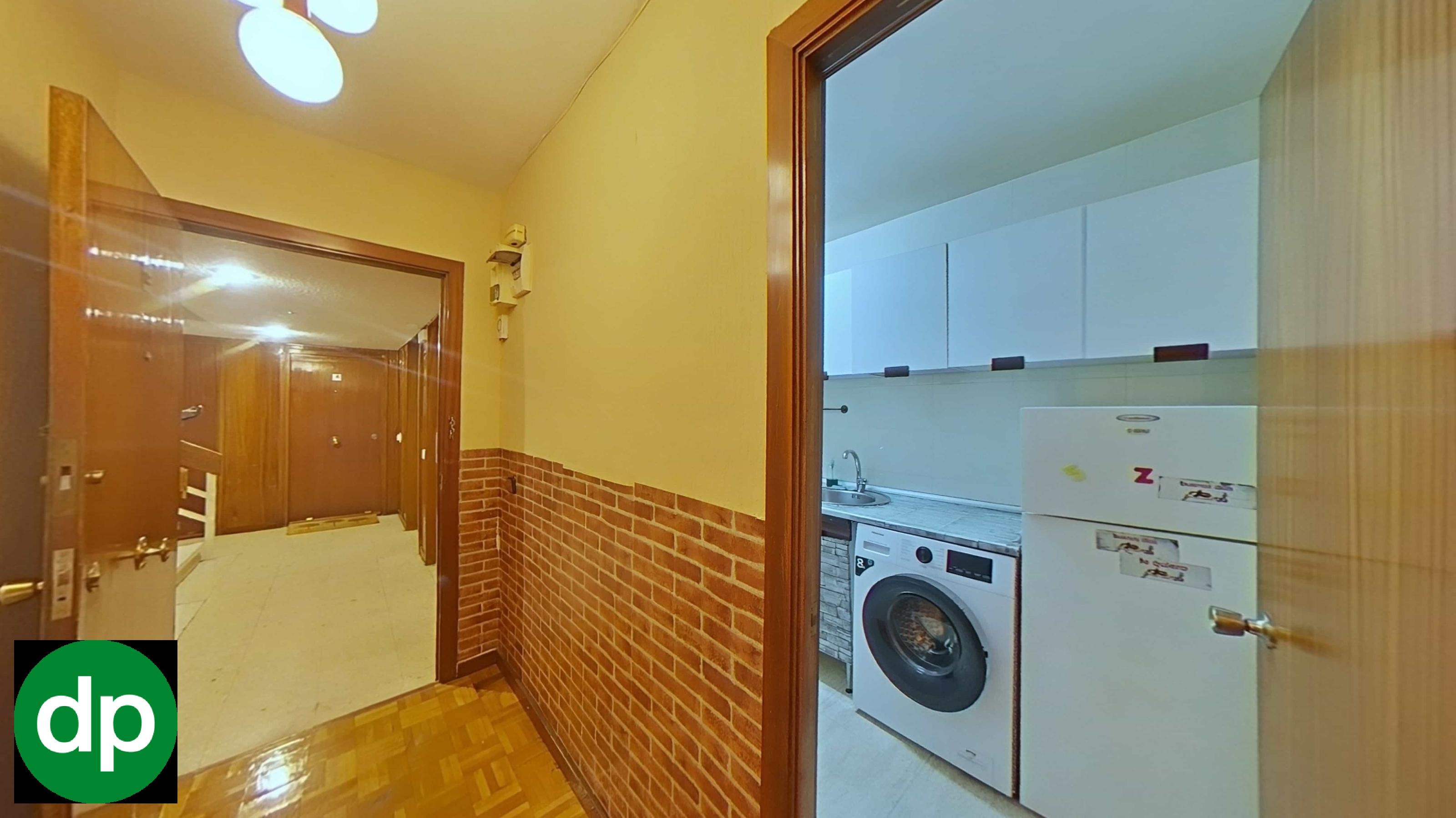 Imagen 5 Apartamento en venta en Alcorcón / Piso en 8 planta con terraza ,3 habitaciones ,ascensor.