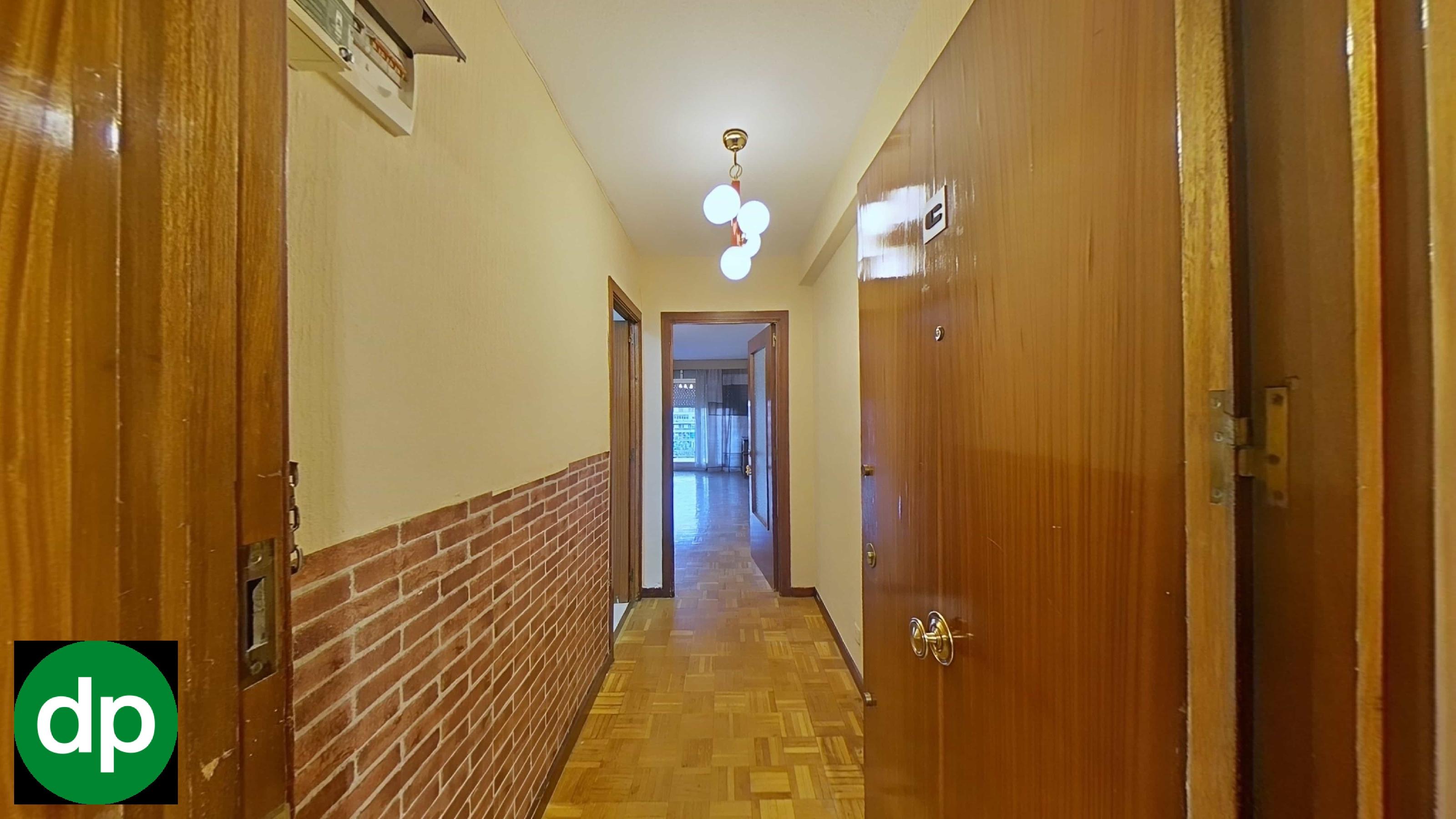 Imagen 3 Apartamento en venta en Alcorcón / Piso en 8 planta con terraza ,3 habitaciones ,ascensor.