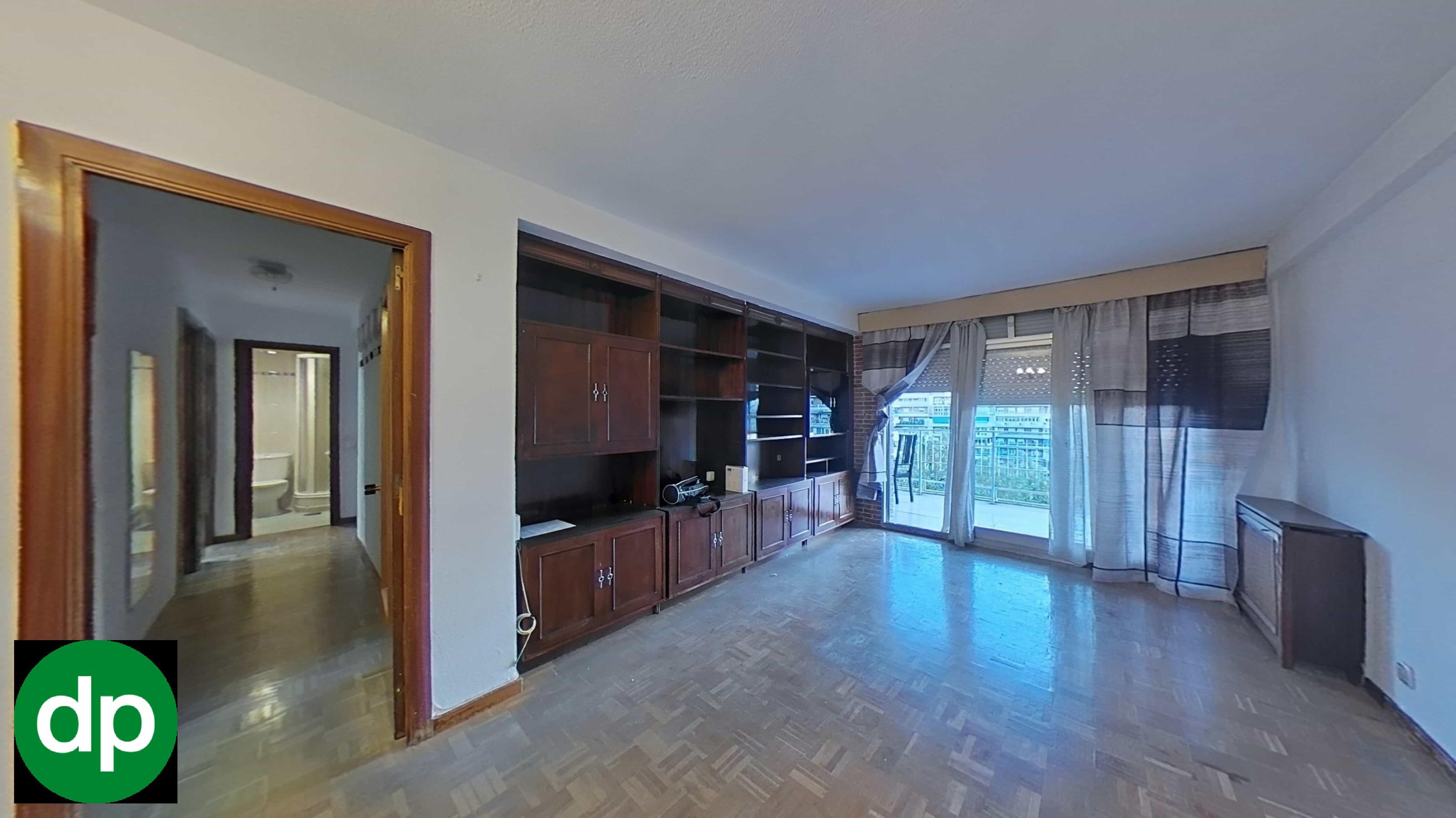 Imagen 1 Apartamento en venta en Alcorcón / Piso en 8 planta con terraza ,3 habitaciones ,ascensor.