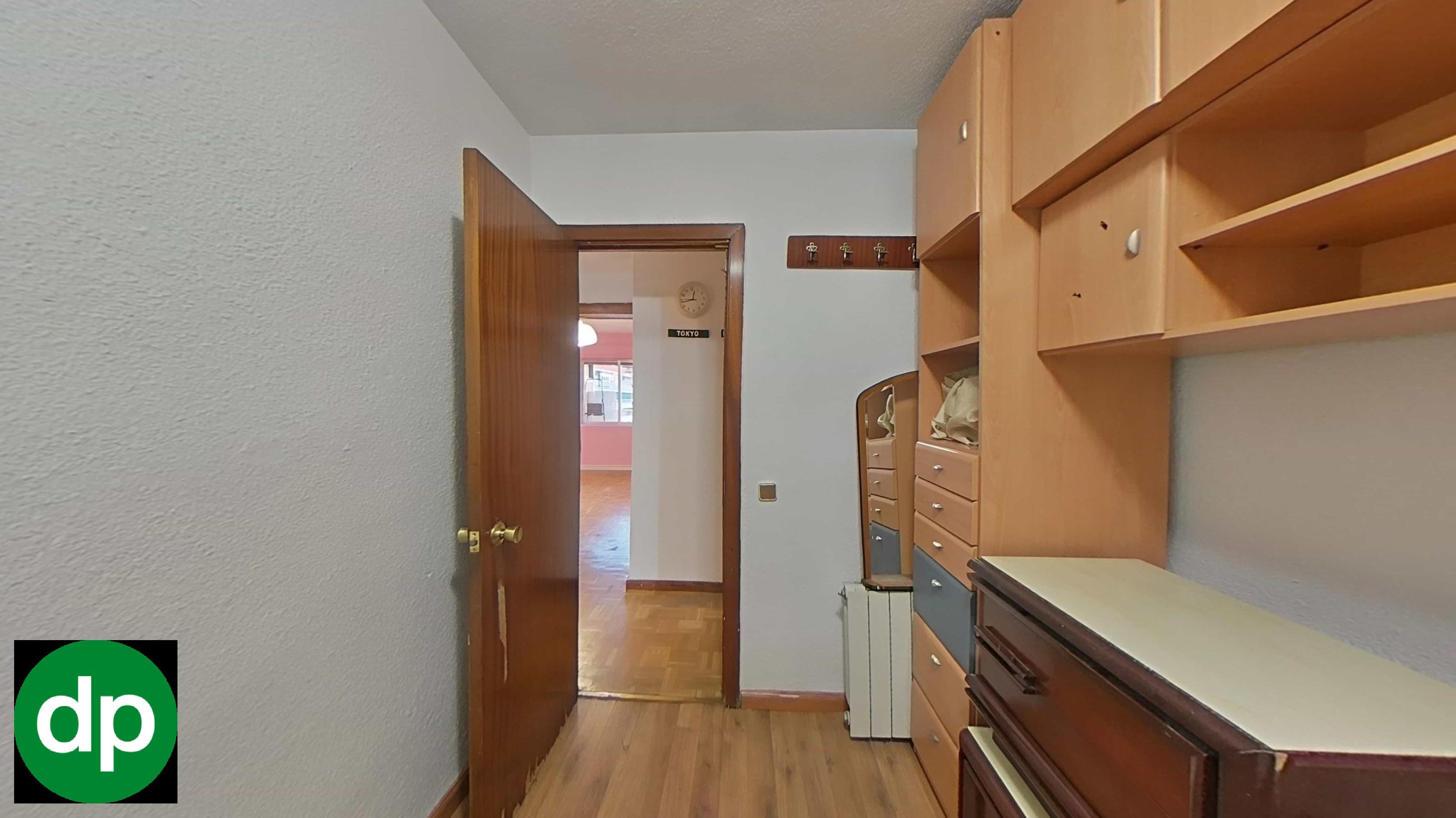 Imagen 16 Apartamento en venta en Alcorcón / Piso en 8 planta con terraza ,3 habitaciones ,ascensor.