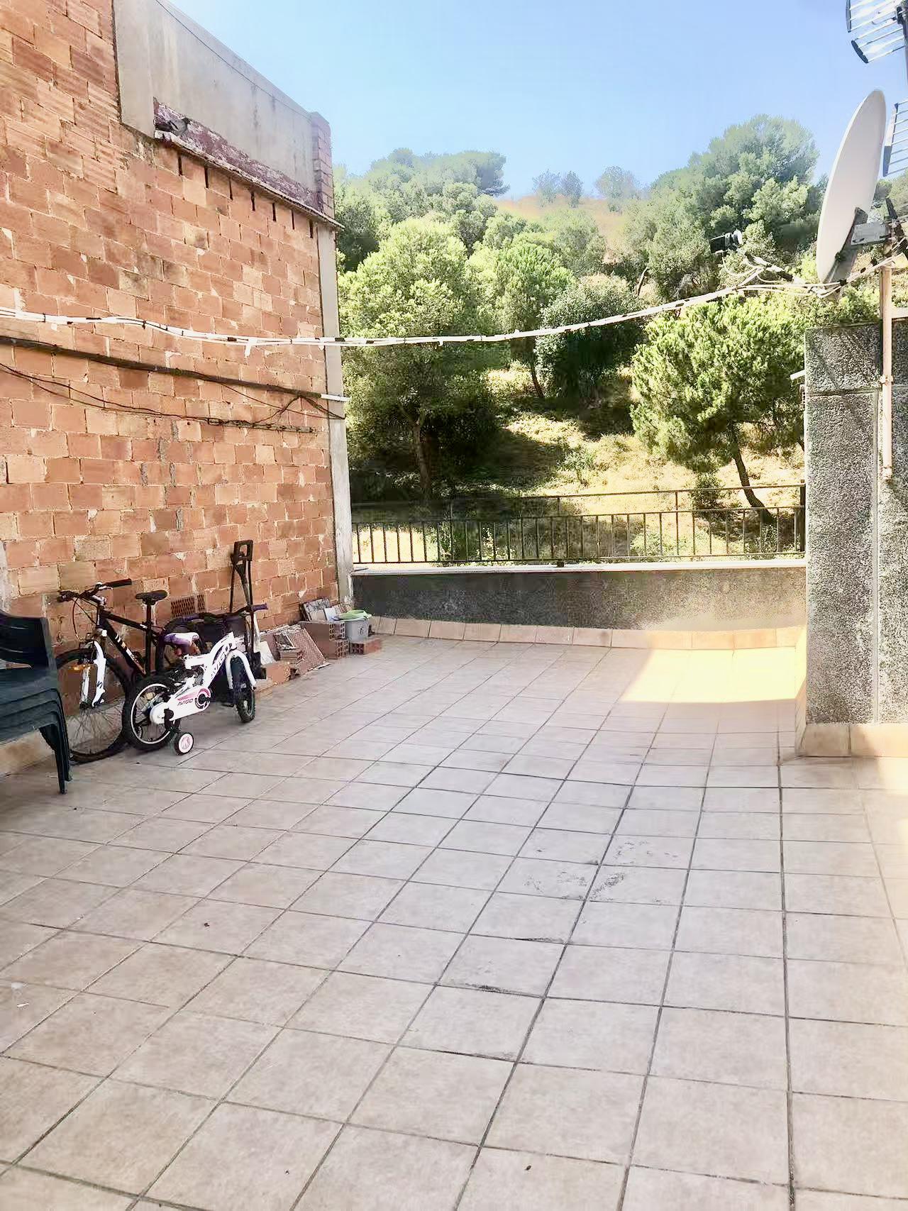 Imagen 12 Piso en venta en Barcelona / Cerca del metro L5 El Coll y Carmel parada bus v19 y 22