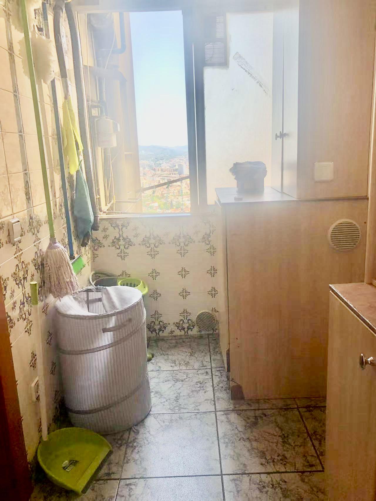 Imagen 16 Piso en venta en Barcelona / Cerca del metro L5 El Coll y Carmel parada bus v19 y 22