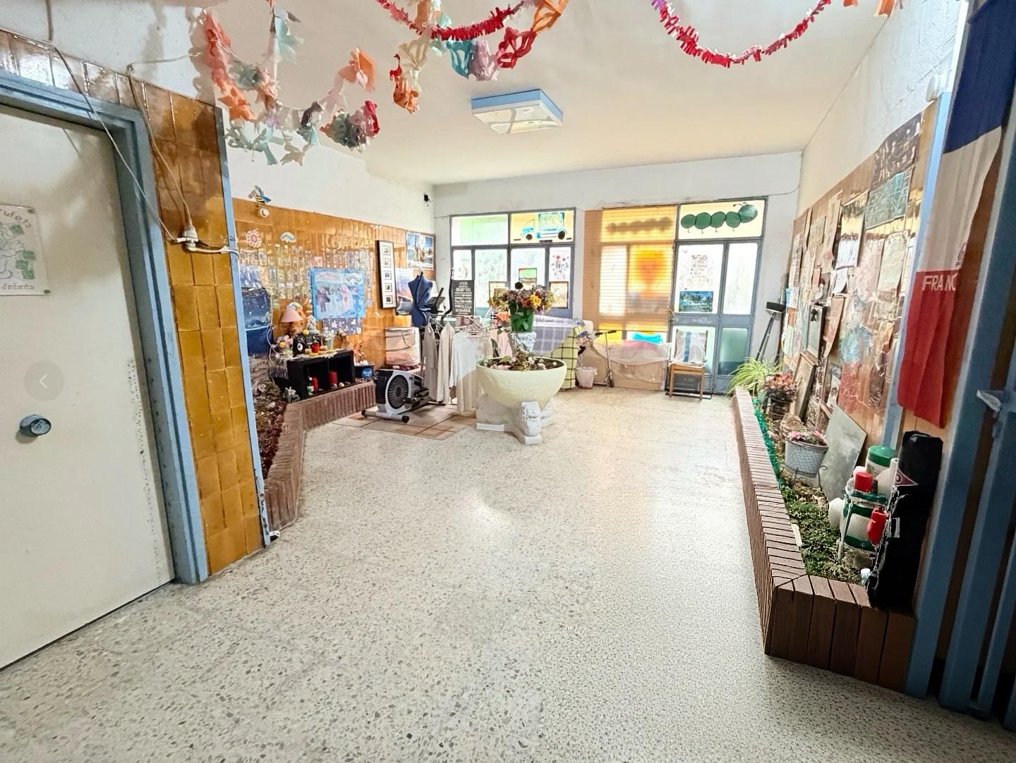 Imagen 4 Local Comercial en venta en Barcelona / Junto parada bus v19 y 22 cerca metro L5 El Coll/Carmel