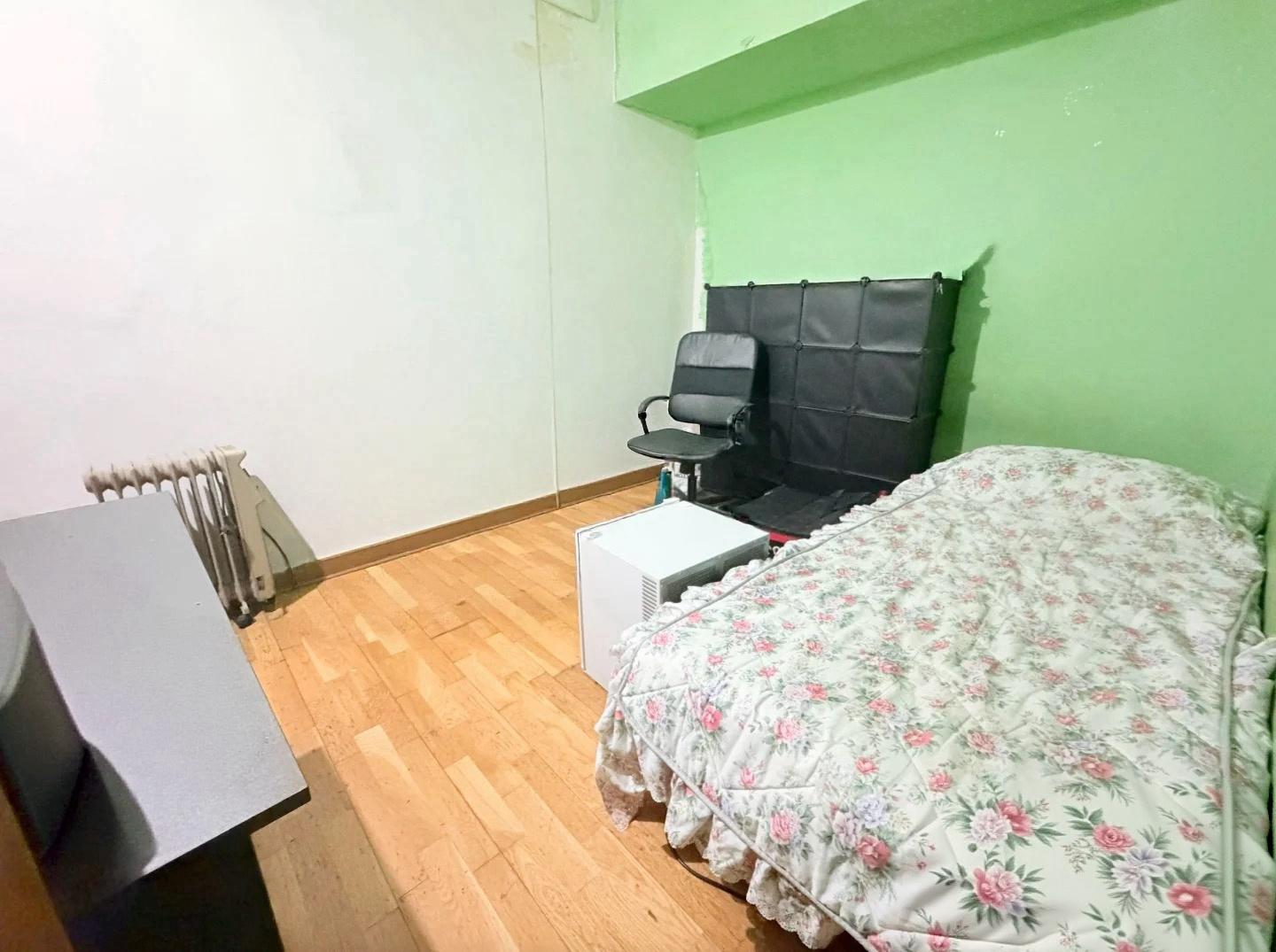 Imagen 6 Local Comercial en venta en Barcelona / Junto parada bus v19 y 22 cerca metro L5 El Coll/Carmel