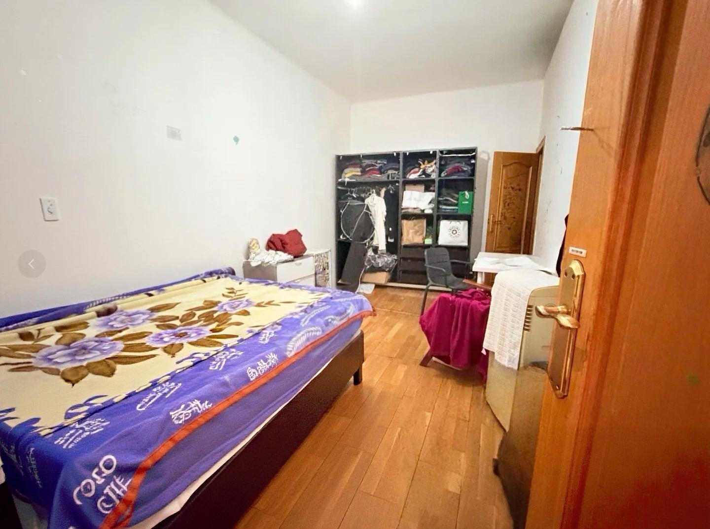 Imagen 5 Local Comercial en venta en Barcelona / Junto parada bus v19 y 22 cerca metro L5 El Coll/Carmel