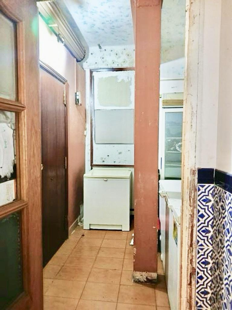 Imagen 19 Local Comercial en venta en Barcelona / Junto parada bus v19 y 22 cerca metro L5 El Coll/Carmel