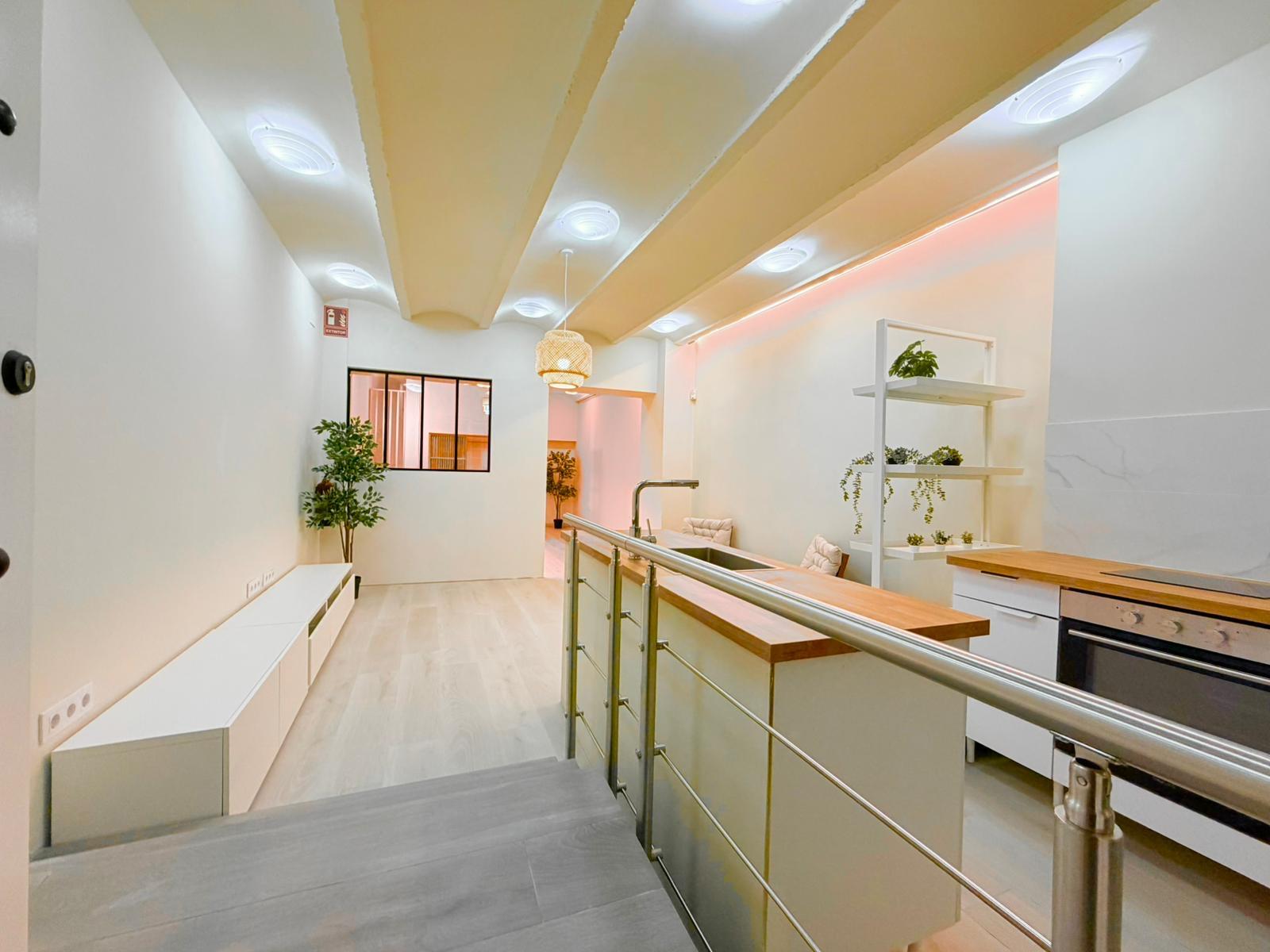 Imagen 4 Local Comercial en alquiler en Barcelona / Junto al mercat de sant gervasi y linea 7 el putxet