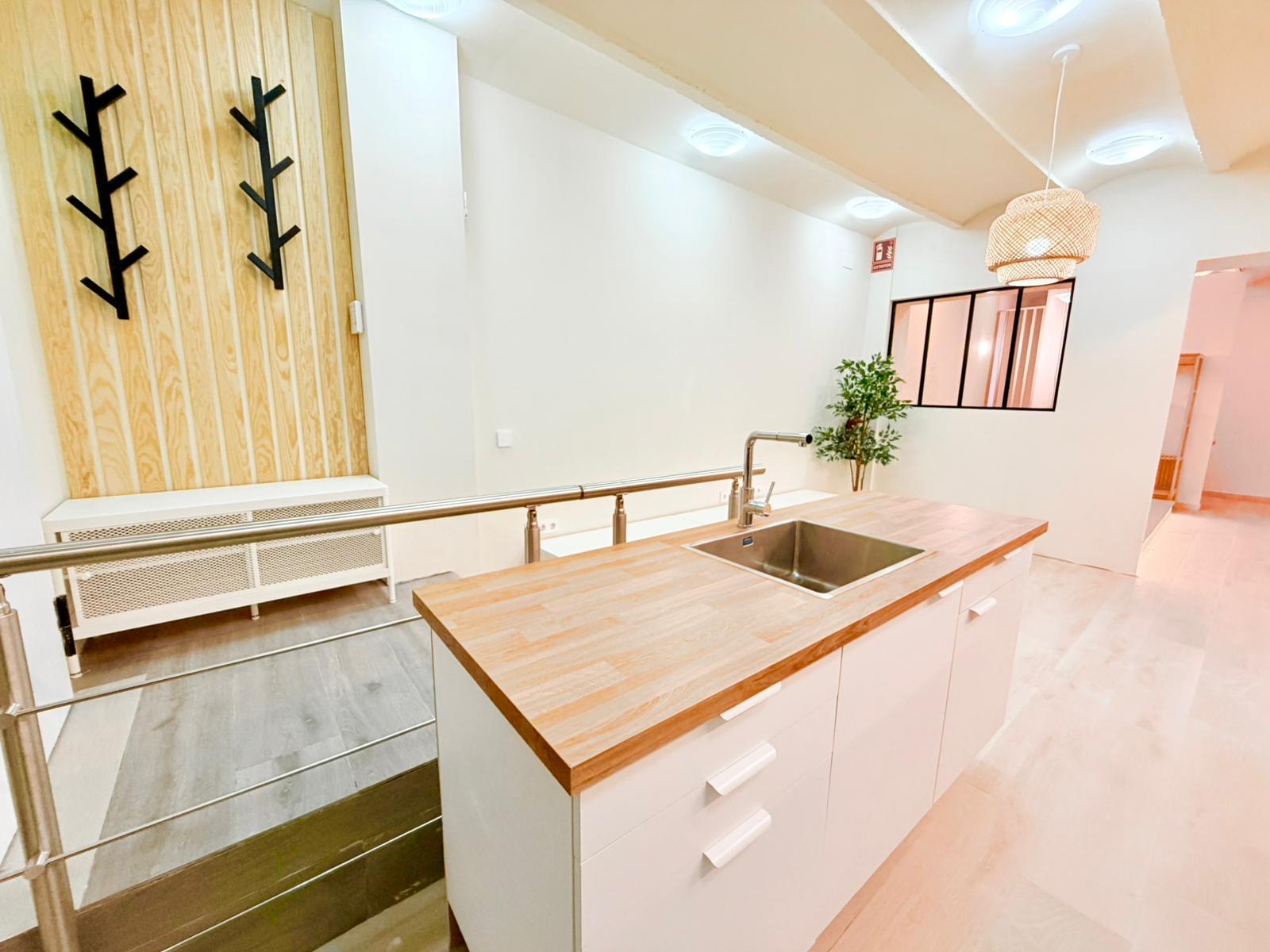 Imagen 2 Local Comercial en alquiler en Barcelona / Junto al mercat de sant gervasi y linea 7 el putxet