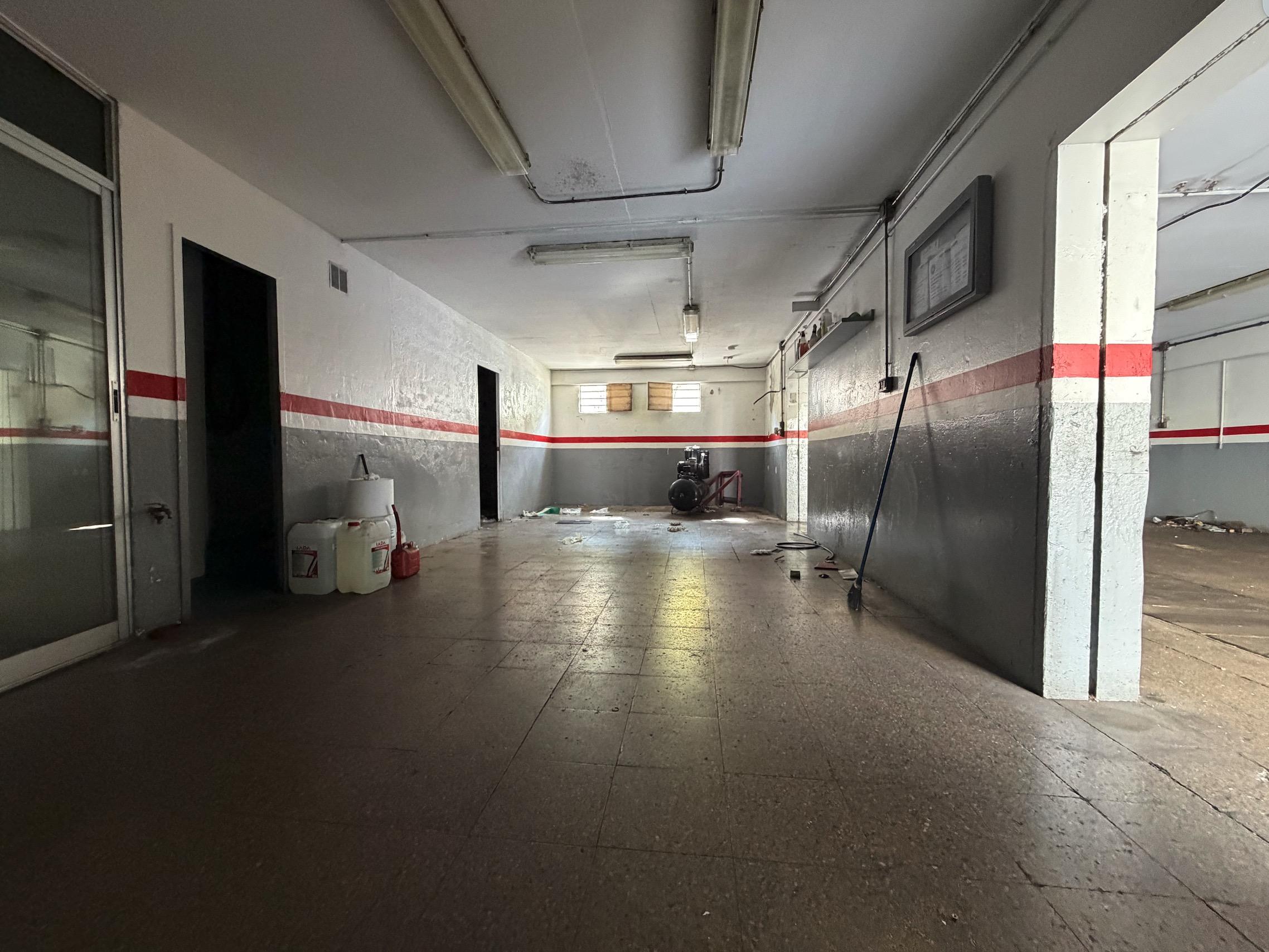 Imagen 1 Local Industrial en venta en Sant Adrià De Besòs / Zona la mina, cerca de cap la mina y ho...