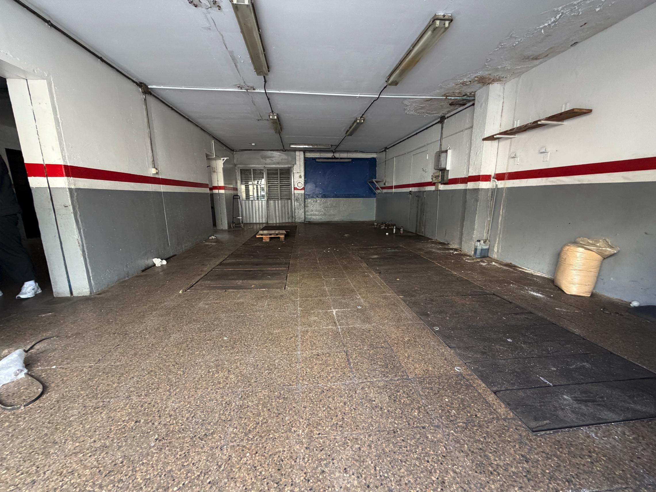 Imagen 2 Local Industrial en venta en Sant Adrià De Besòs / Zona la mina, cerca de cap la mina y ho...