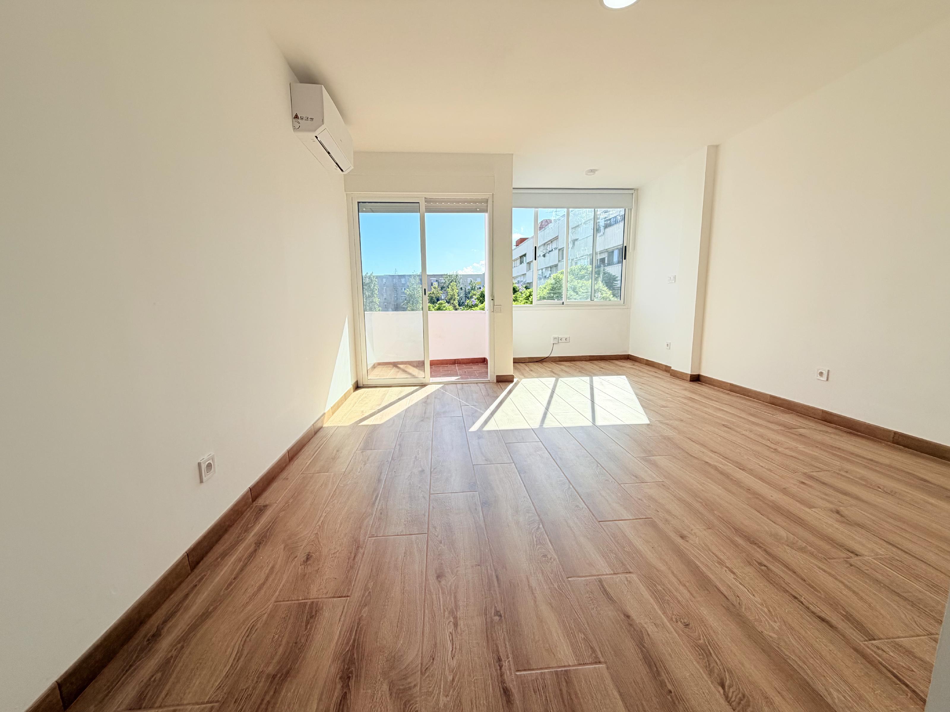 Imagen 1 Apartamento en alquiler en Sant Adrià De Besòs / Junto al cap la mina y a la seguridad soc...