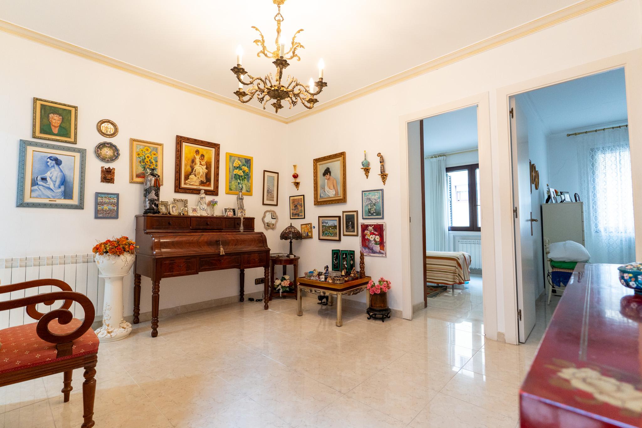 Imagen 2 Casa Adosada en venta en Hospitalet De Llobregat L´ / A dos calles del Parque de la Torrasa.