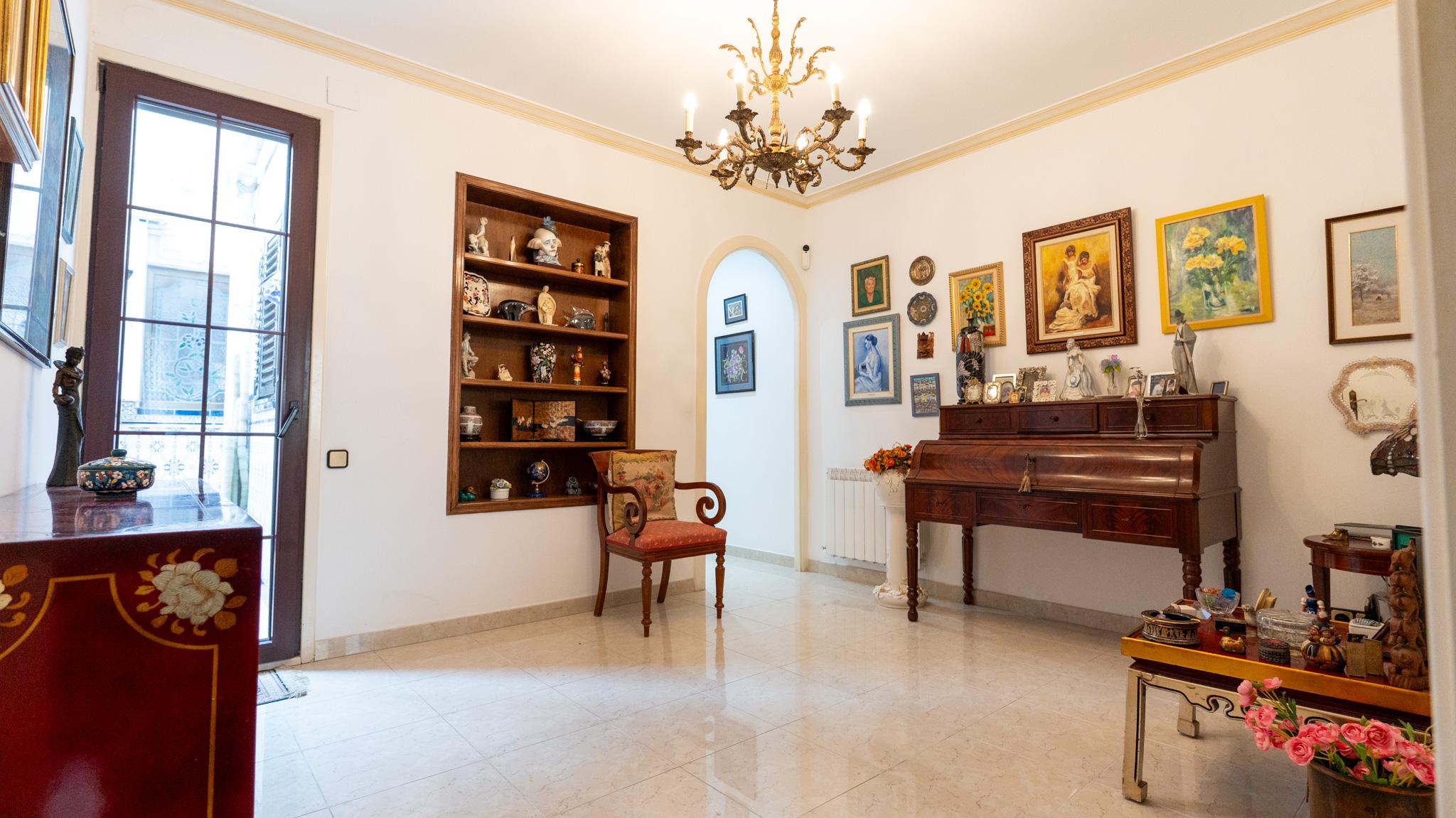 Imagen 1 Casa Adosada en venta en Hospitalet De Llobregat L´ / A dos calles del Parque de la Torrasa.