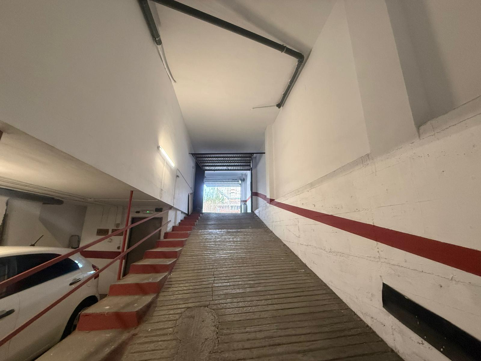 Imagen 4 Parking Coche en venta en Hospitalet De Llobregat L´ / Junto al metro de Ramblas Just Ol...