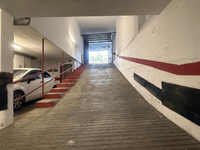 Imagen 10 Inmueble 300563 - Parking Coche en venta en Hospitalet De Llobregat (L´) / Junto al metro de Ramblas Just Ol...