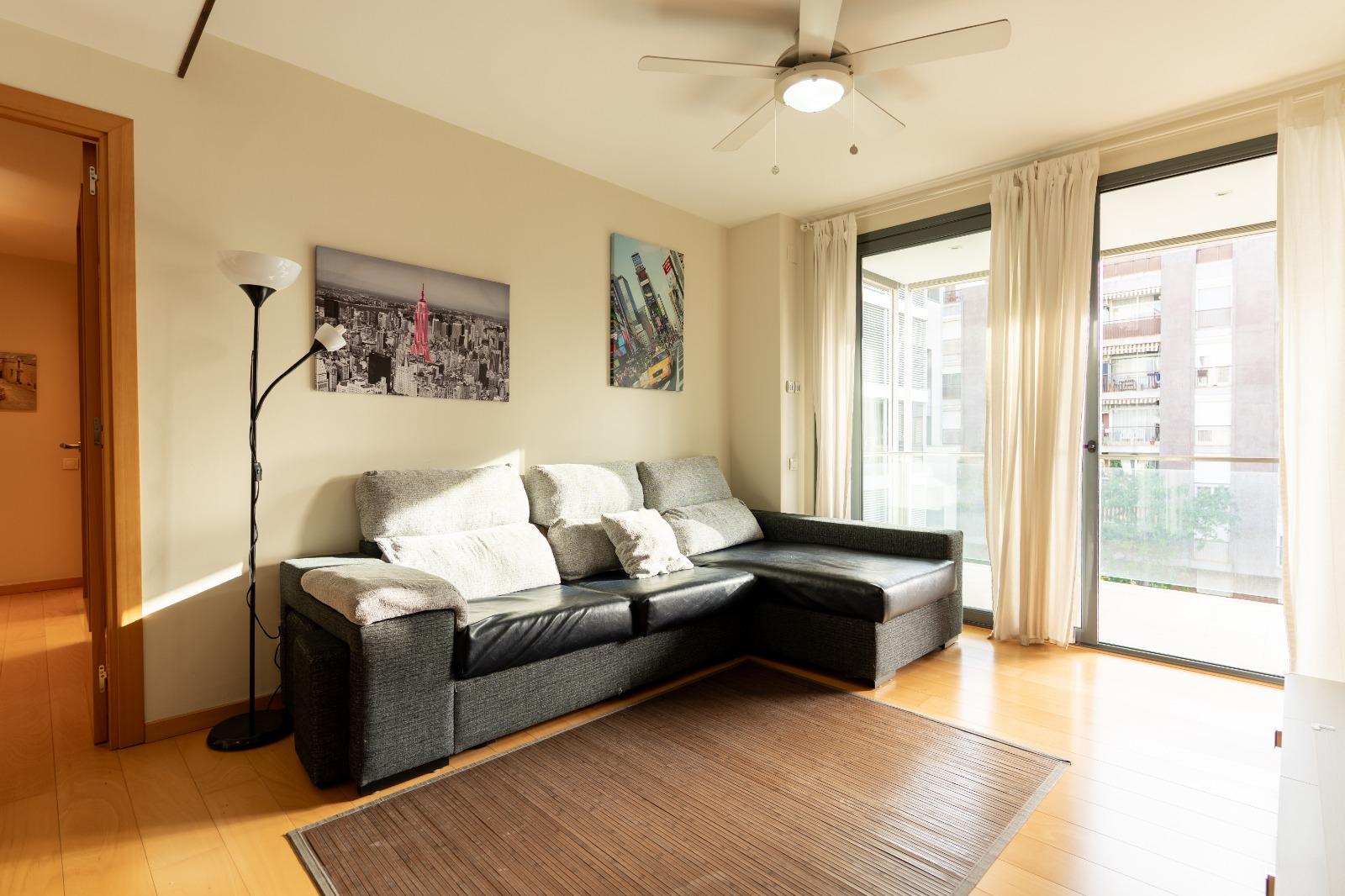 Imagen 1 Apartamento en venta en Hospitalet De Llobregat L´ / Mercado de Santa Eulalia