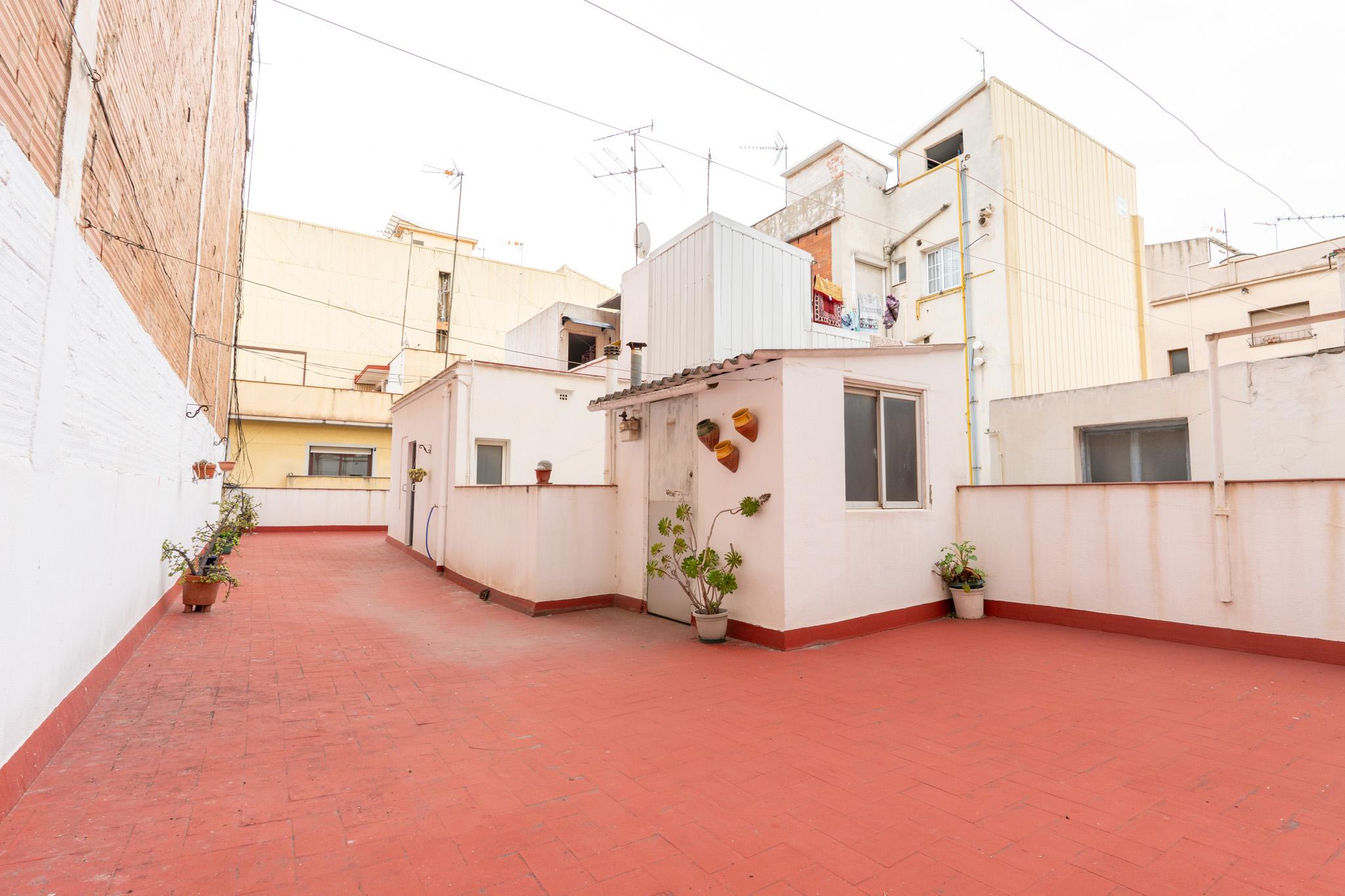 Imagen 30 Casa Adosada en venta en Hospitalet De Llobregat L´ / A dos calles del Parque de la Torrasa.
