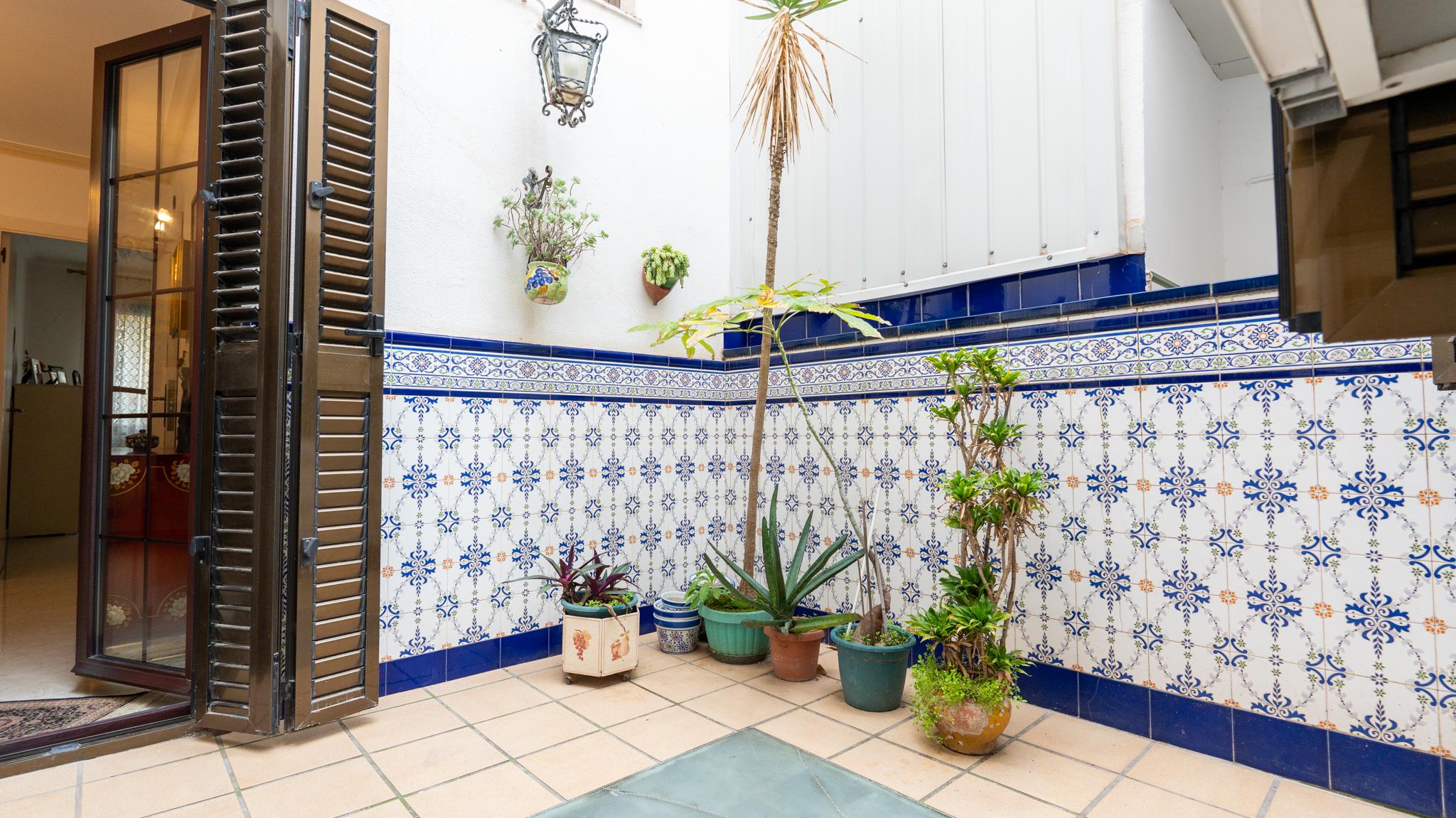 Imagen 18 Casa Adosada en venta en Hospitalet De Llobregat L´ / A dos calles del Parque de la Torrasa.