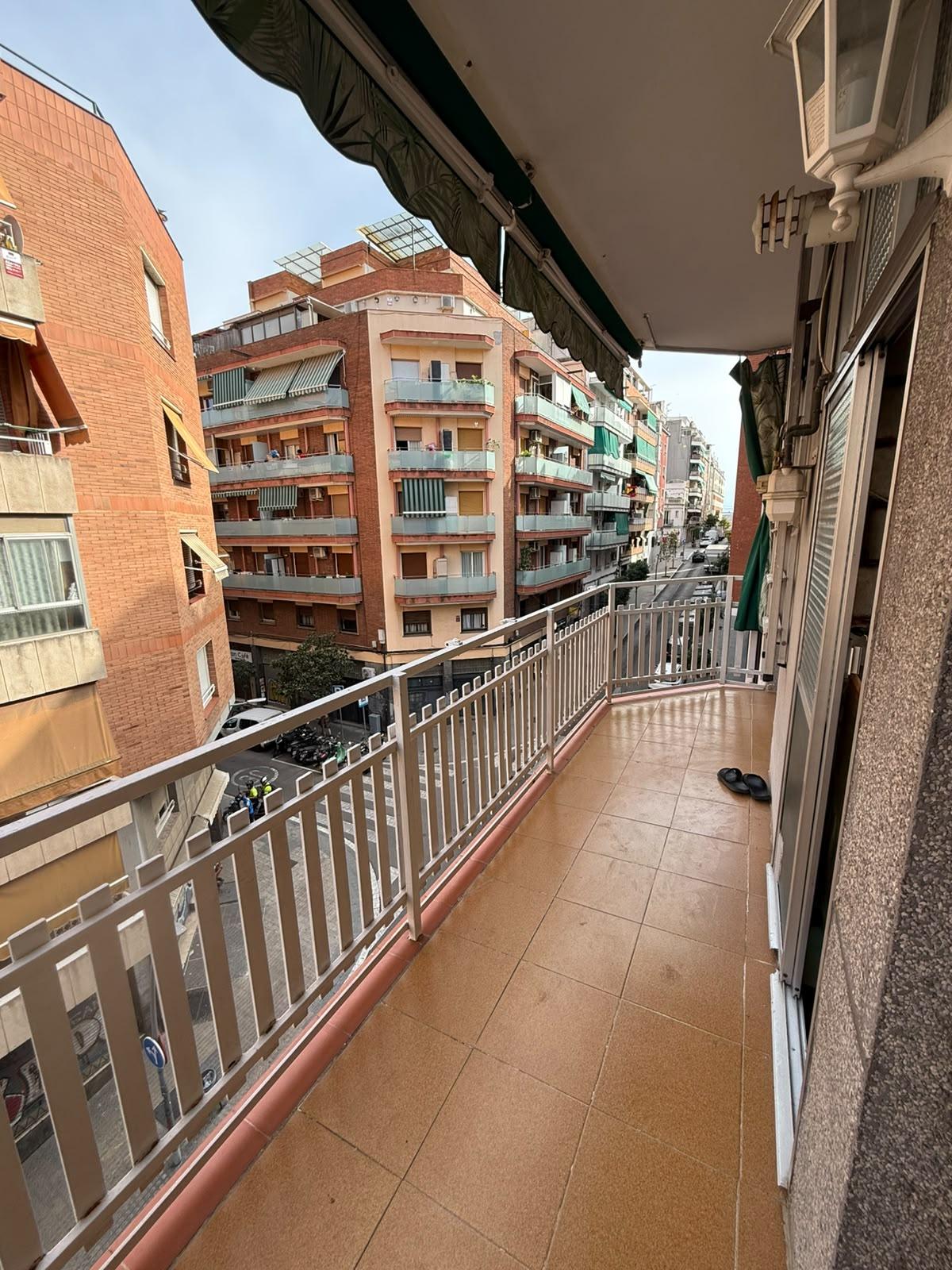 Imagen 1 Piso en venta en Hospitalet De Llobregat L´ / A solo 3 calles de BarcelonaSants-Badal