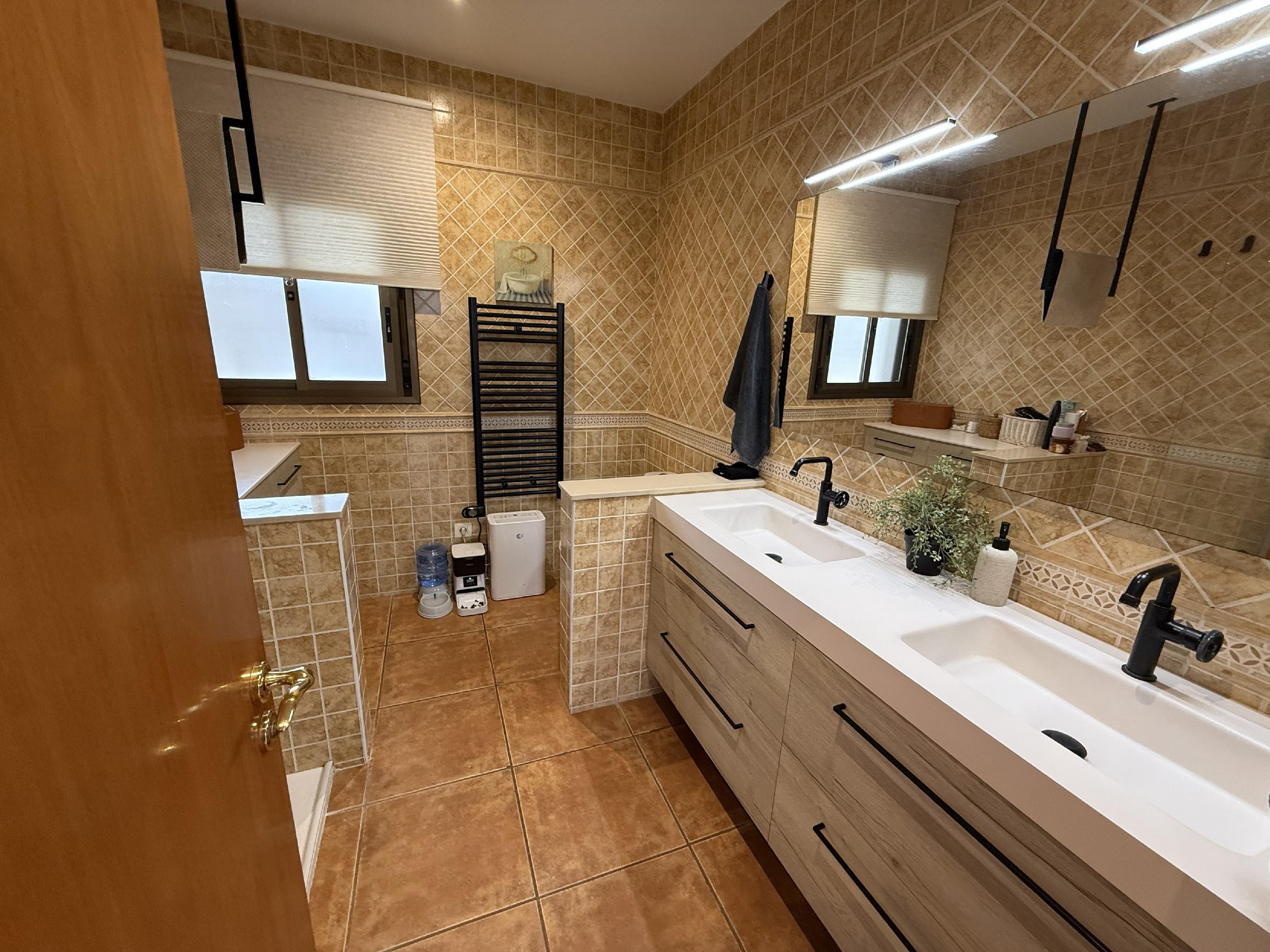 Imagen 27 Casa Aislada en venta en Bisbal Del Penedès La / En la urb el esplai rodeada de naturaleza.