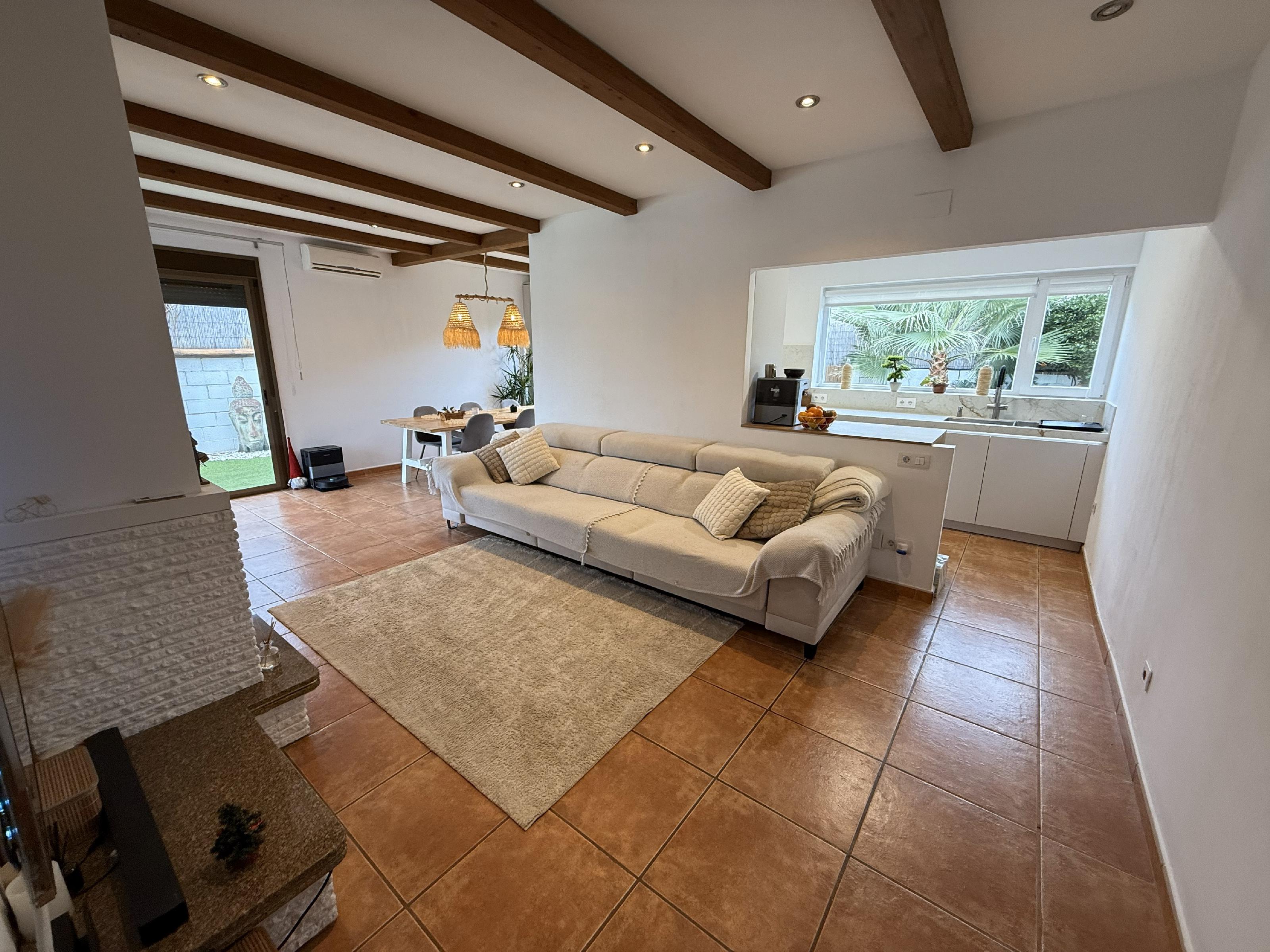 Imagen 19 Casa Aislada en venta en Bisbal Del Penedès La / En la urb el esplai rodeada de naturaleza.