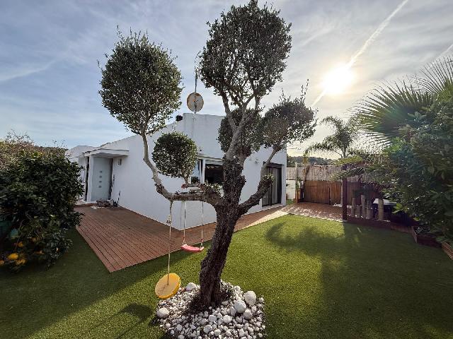 Imagen 1 Inmueble 299443 - Casa Aislada en venta en Bisbal Del Penedès (La) / En la urb el esplai rodeada de naturaleza.