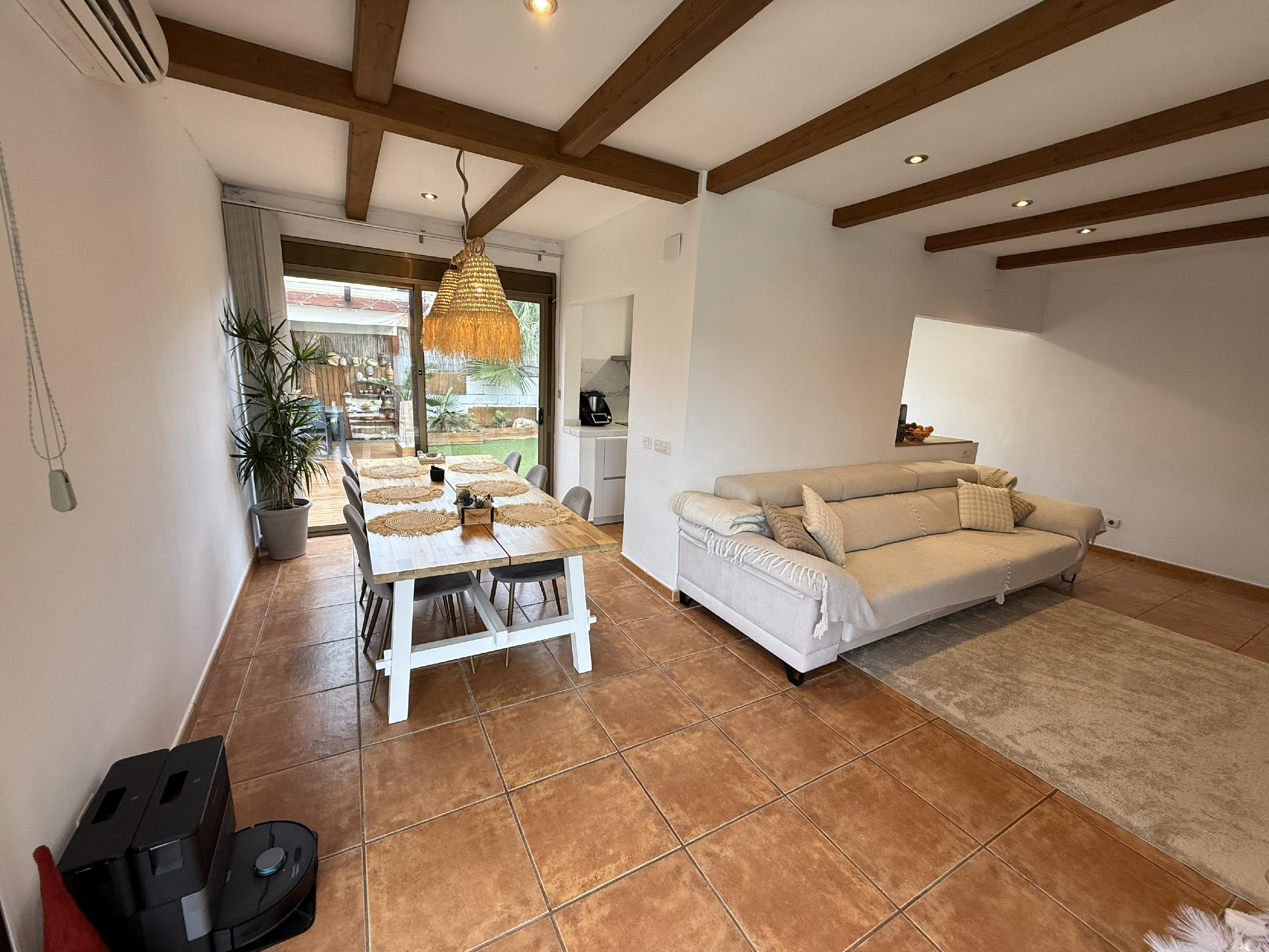 Imagen 25 Casa Aislada en venta en Bisbal Del Penedès La / En la urb el esplai rodeada de naturaleza.