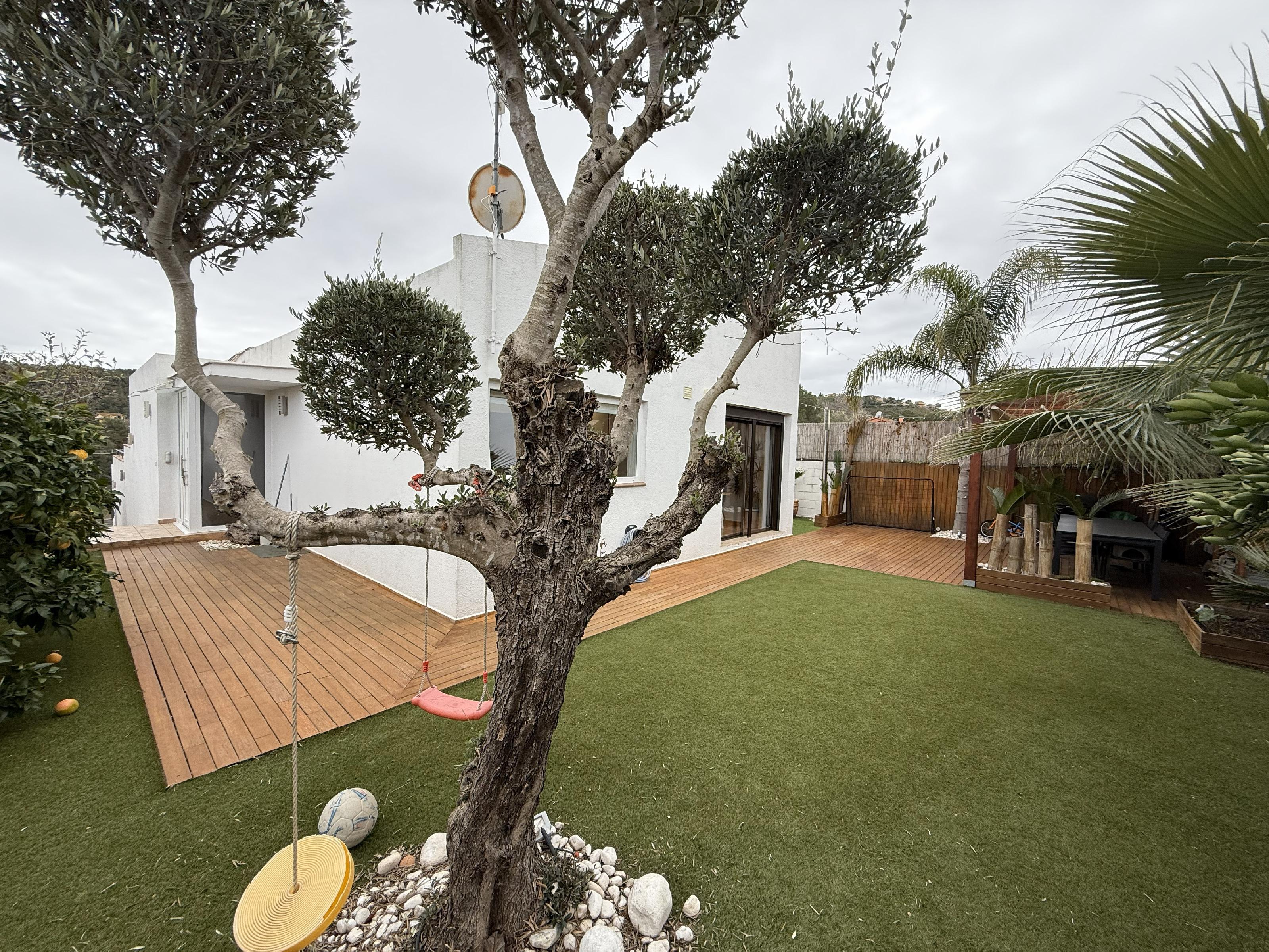 Imagen 1 Casa Aislada en venta en Bisbal Del Penedès La / En la urb el esplai rodeada de naturaleza.