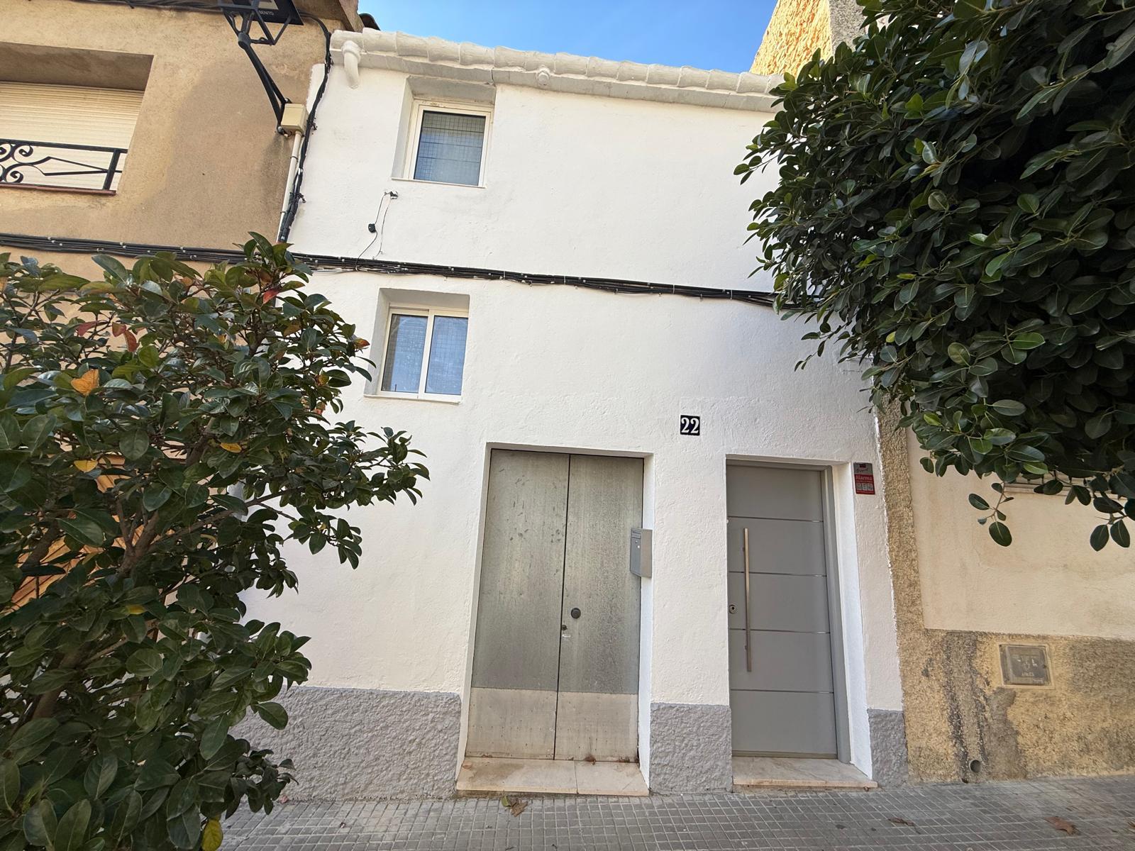 Imagen 2 Casa Adosada en venta en Banyeres Del Penedès / En el mismo centro.