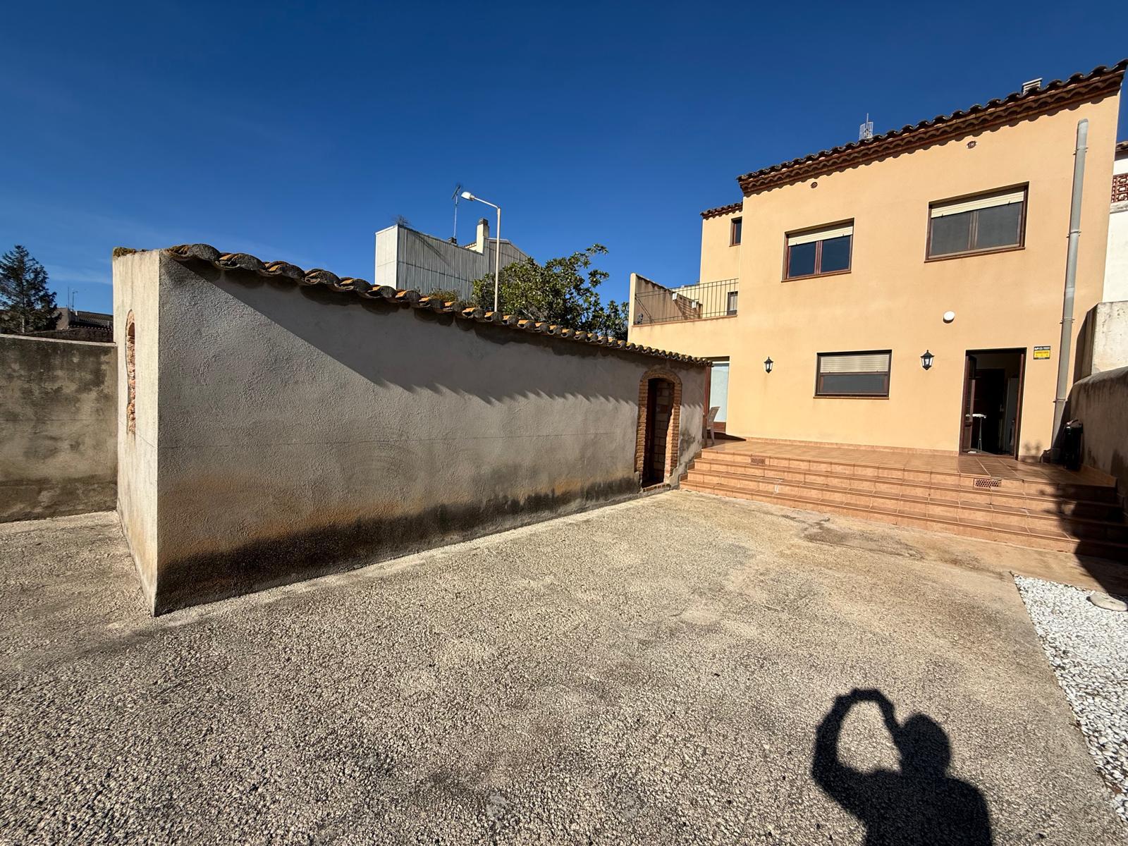 Imagen 16 Casa Pareada en venta en Bisbal Del Penedès La / En el mismo centro del pueblo.