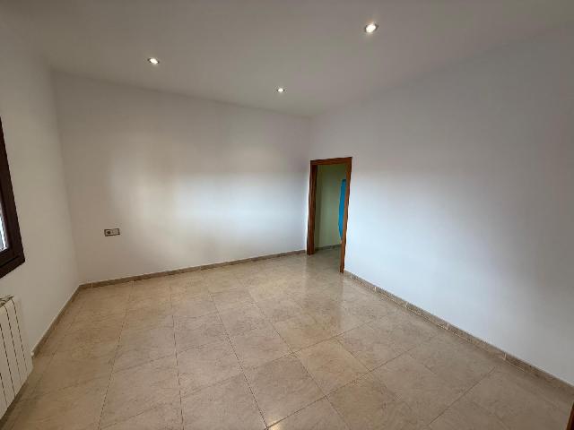 Imagen 21 Inmueble 300410 - Casa Pareada en venta en Bisbal Del Penedès (La) / En el mismo centro del pueblo.