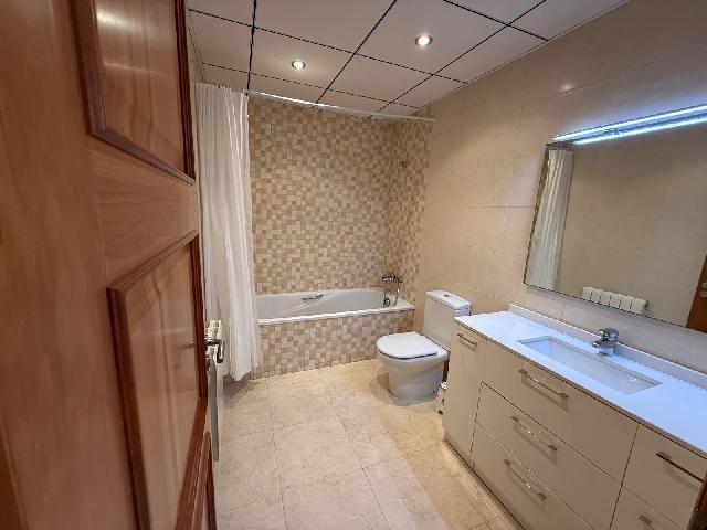 Imagen 19 Inmueble 300410 - Casa Pareada en venta en Bisbal Del Penedès (La) / En el mismo centro del pueblo.