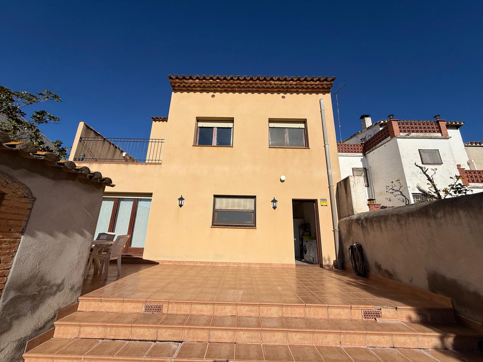 Imagen 1 Casa Pareada en venta en Bisbal Del Penedès La / En el mismo centro del pueblo.