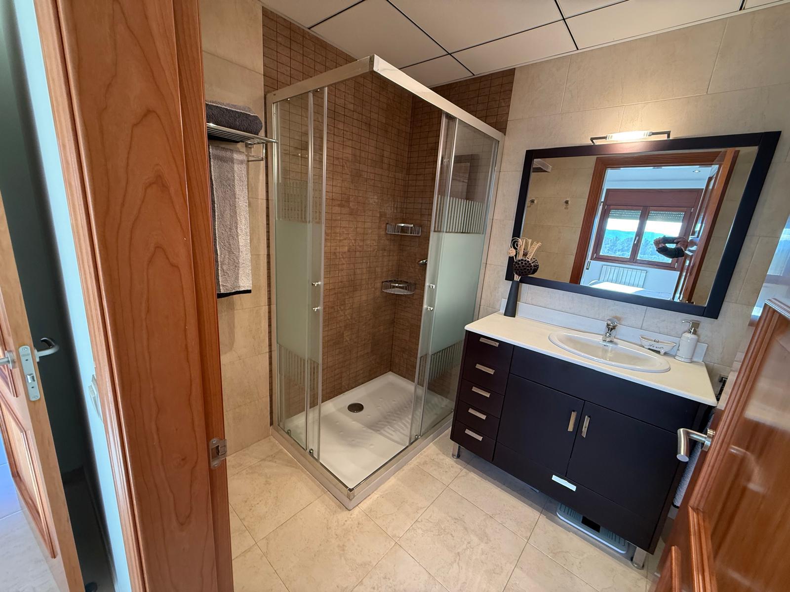 Imagen 32 Casa Pareada en venta en Bisbal Del Penedès La / En el mismo centro del pueblo.