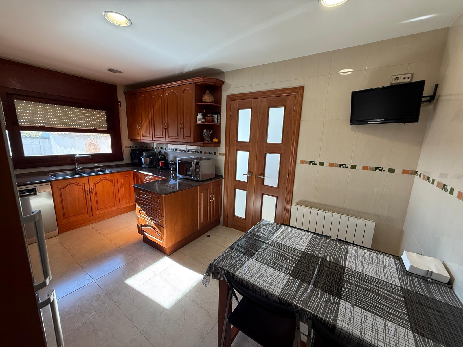 Imagen 13 Casa Pareada en venta en Bisbal Del Penedès La / En el mismo centro del pueblo.
