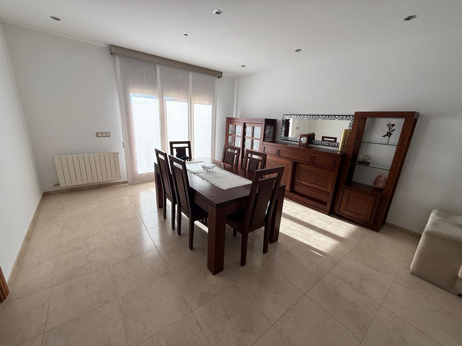 Imagen 8 Casa Pareada en venta en Bisbal Del Penedès La / En el mismo centro del pueblo.