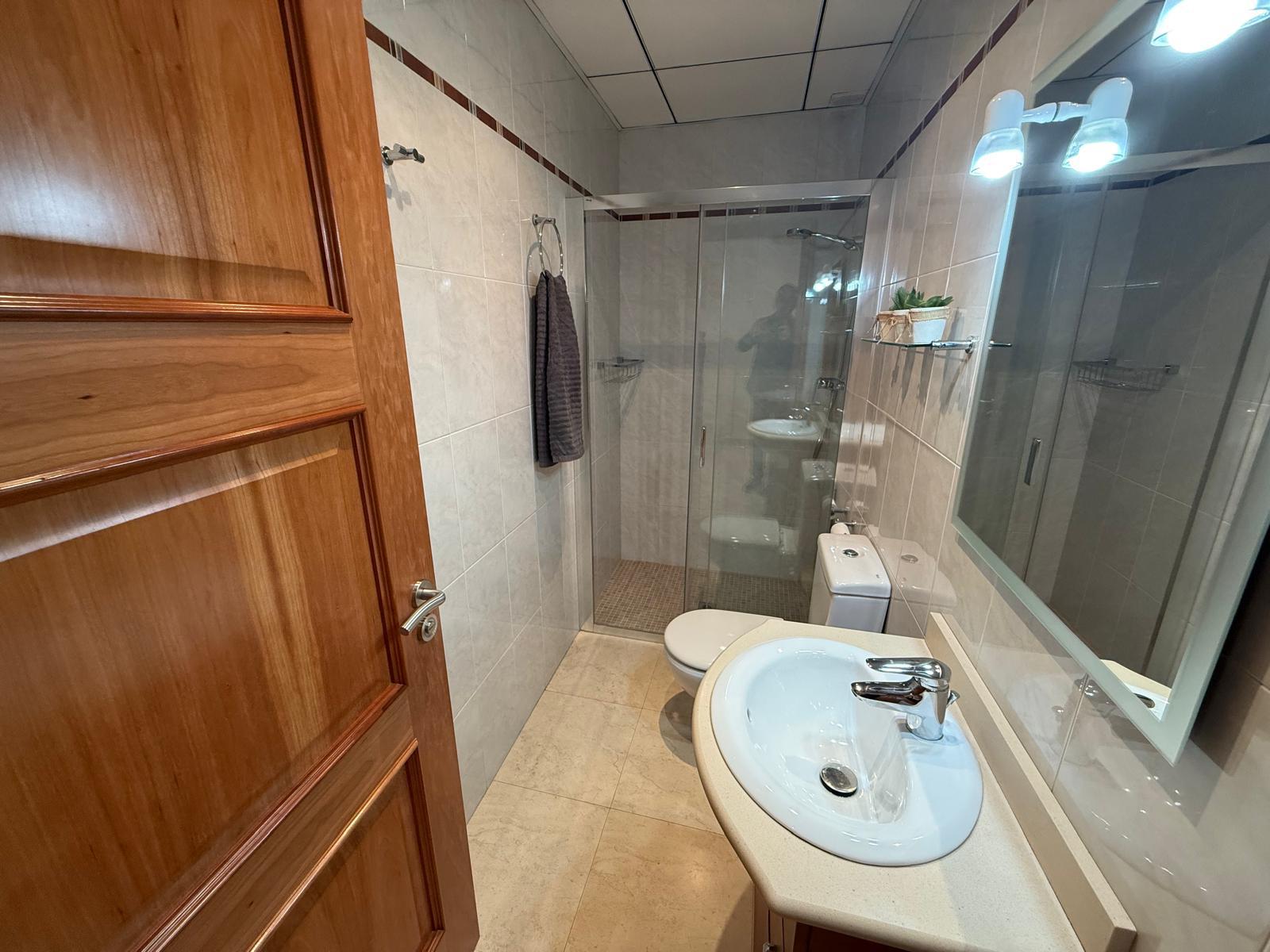 Imagen 6 Casa Pareada en venta en Bisbal Del Penedès La / En el mismo centro del pueblo.