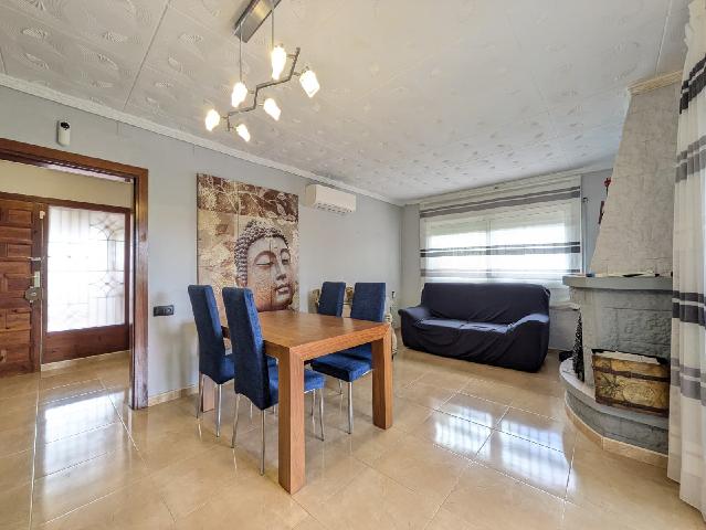 Imagen 5 Inmueble 301399 - Casa Aislada en venta en Bisbal Del Penedès (La) / En la urbanización Can Gordei