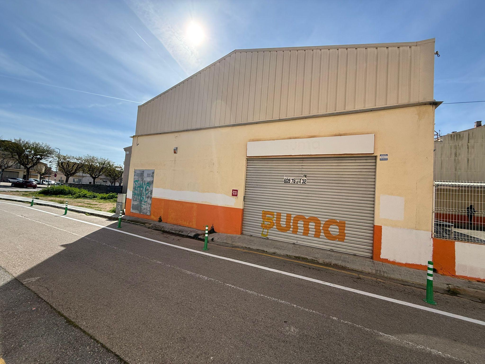 Imagen 2 Local Comercial en alquiler en Llorenç Del Penedès / En el mismo centro del Pueblo.