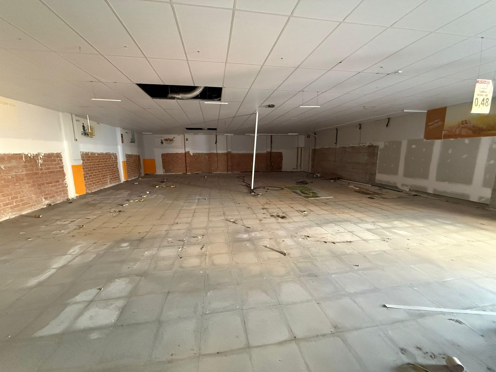 Imagen 6 Local Comercial en alquiler en Llorenç Del Penedès / En el mismo centro del Pueblo.